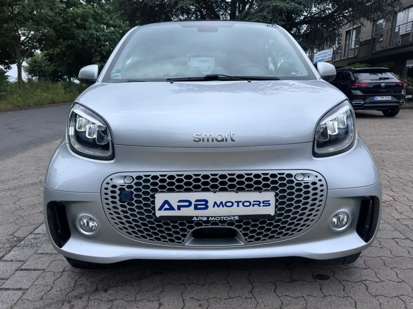 smart forTwo EQ 22kW EXCLUSIVE LED NAVI CAM SHZ PANO Silber - 2