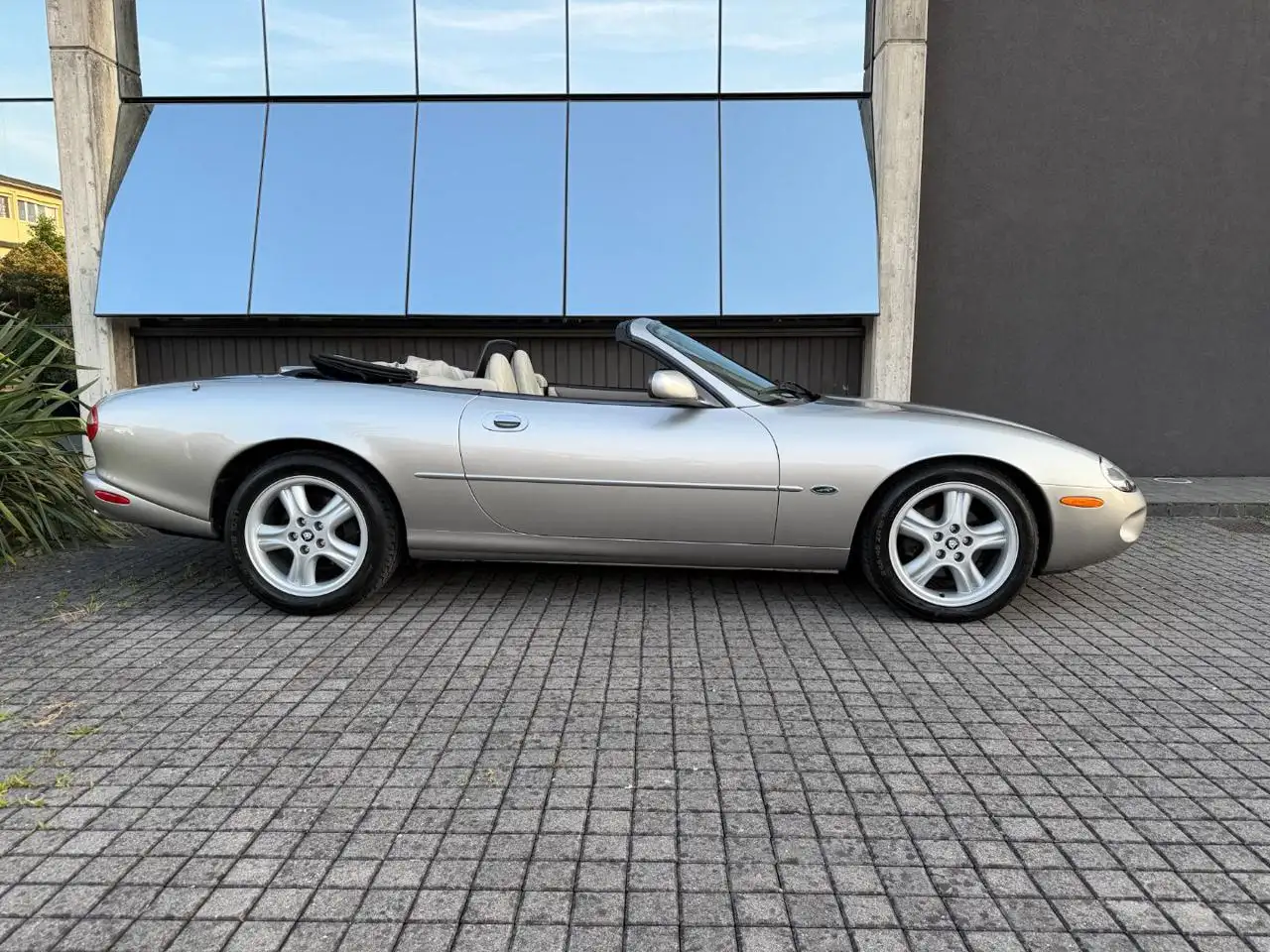 Jaguar XK8 4.0 Convertibile * ASI CRS * NUOVA DISTRIBUZIONE *, foto 3