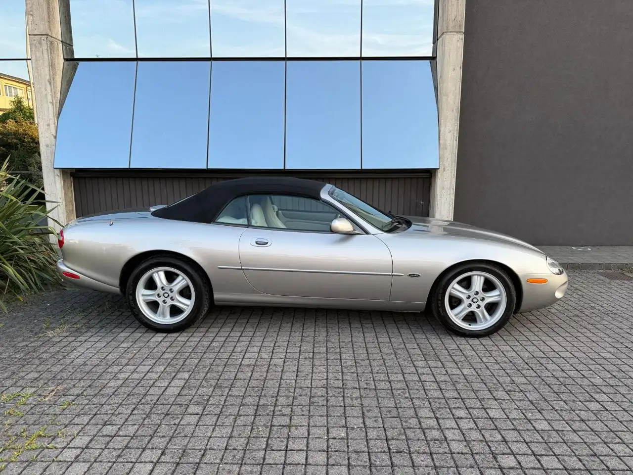Jaguar XK8 4.0 Convertibile * ASI CRS * NUOVA DISTRIBUZIONE *, foto 4