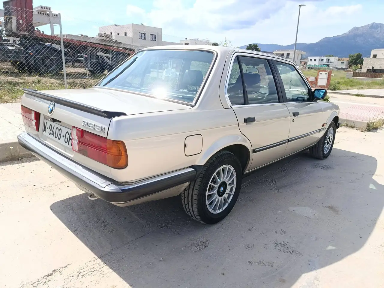 BMW 323i, foto 6