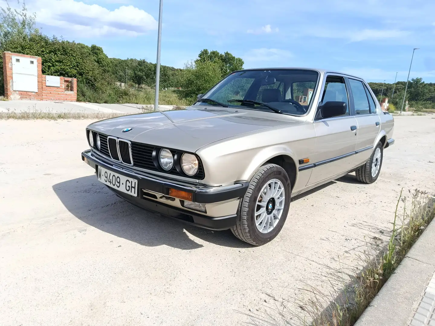 BMW 323 323i Oro - 2