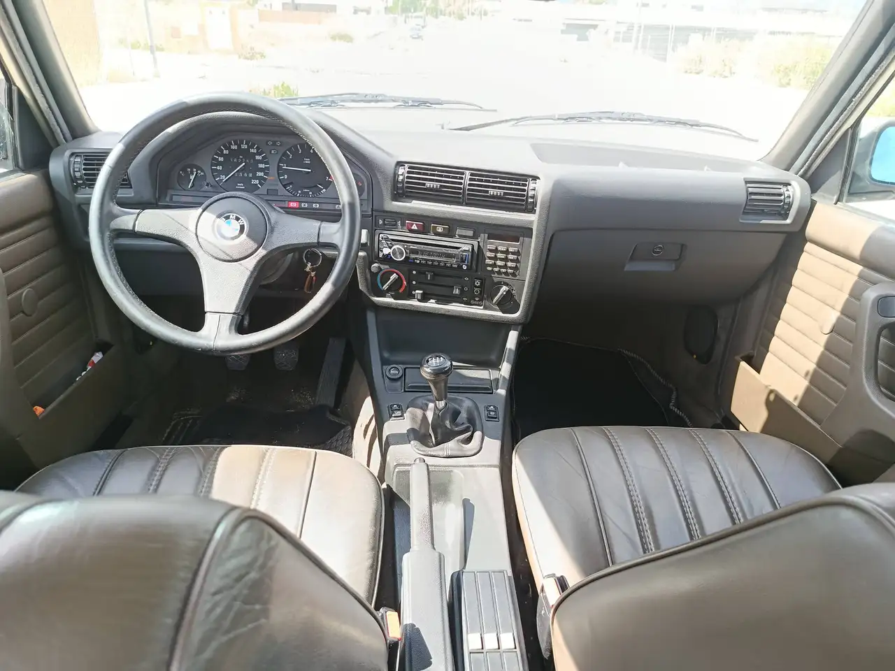 BMW 323i, foto 12