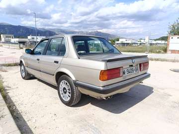 323i