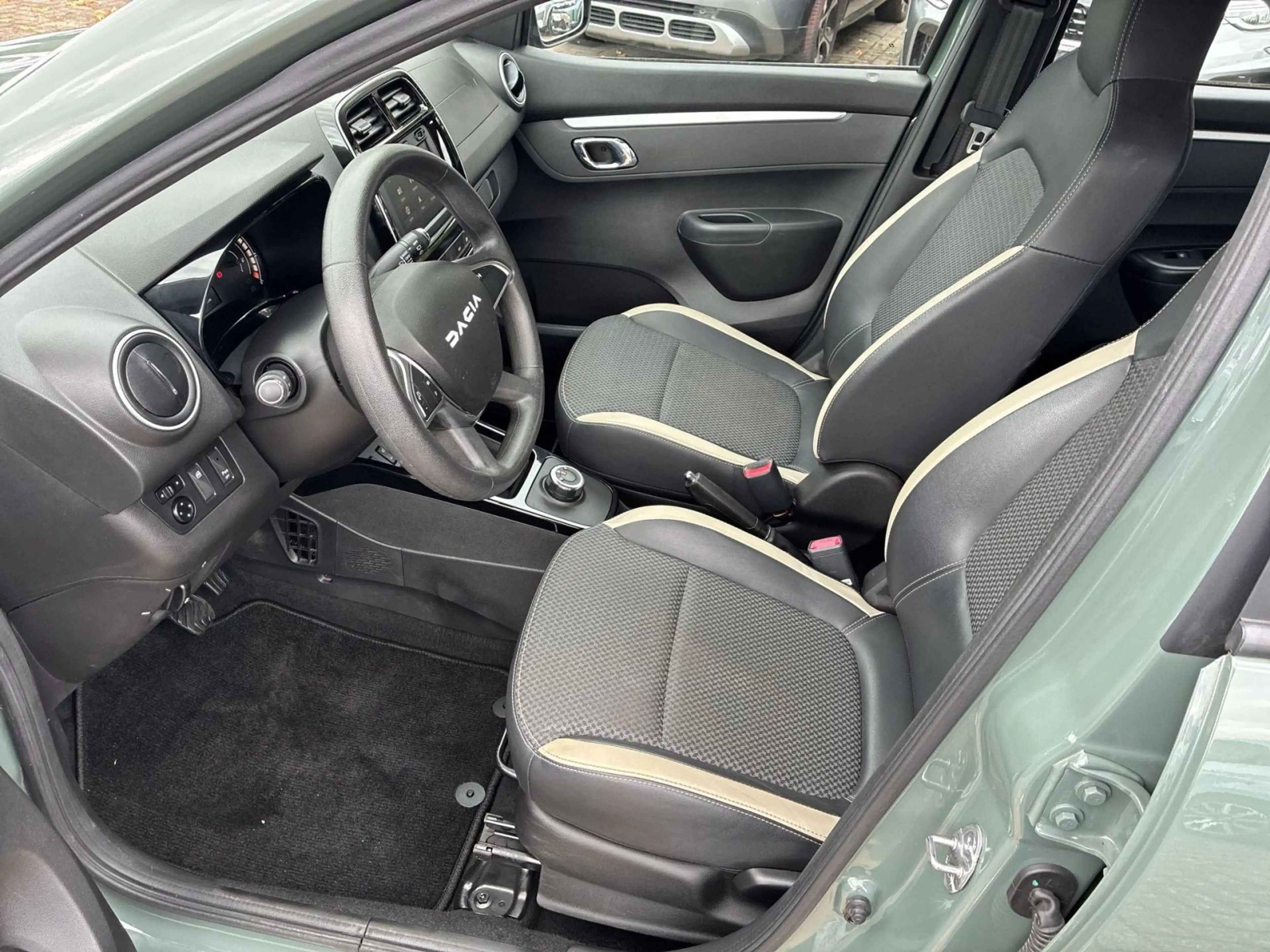Dacia Spring Electric 45 Essential / CCS — photo 12