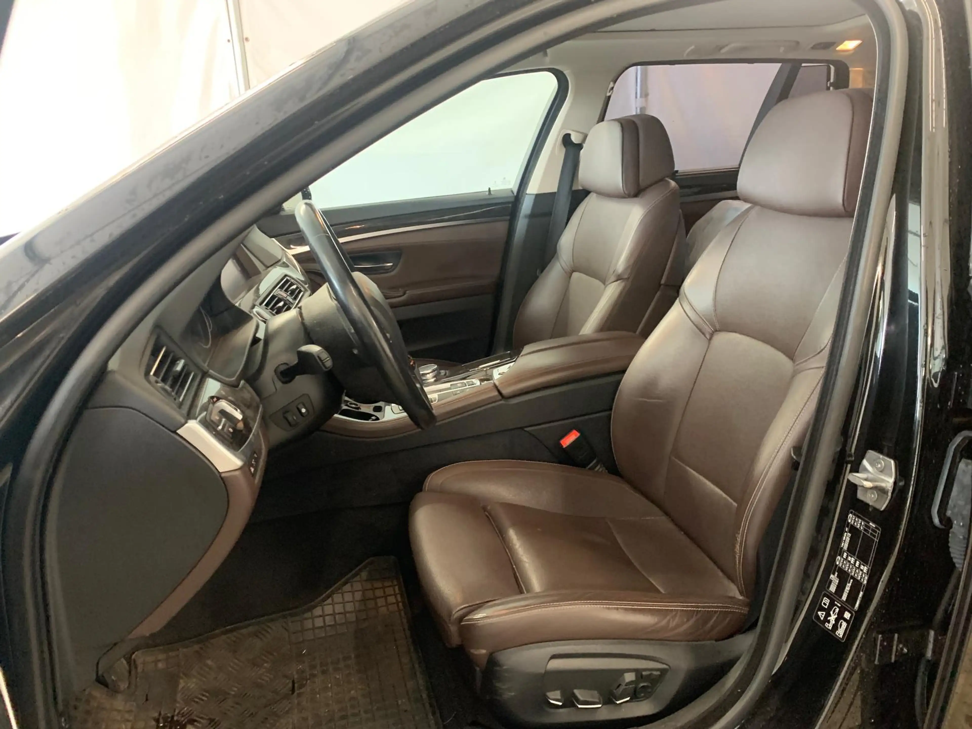BMW 535 xDr Luxury Nappa HeadUp Panorama DrivingAss+ — photo 5