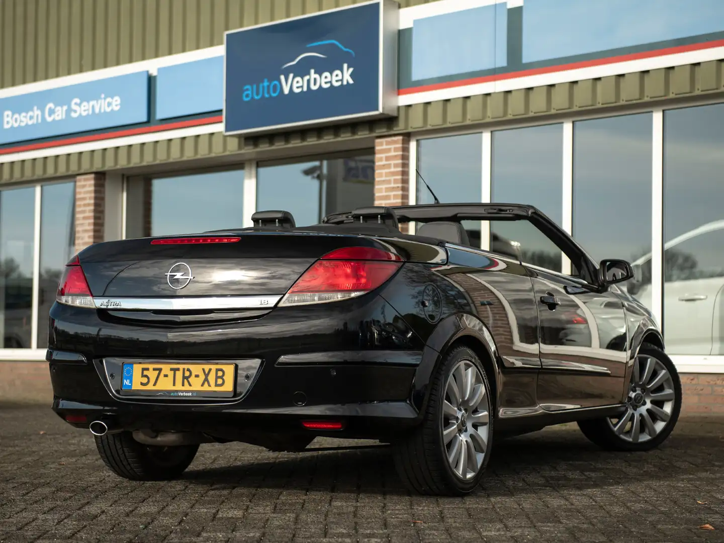 Opel Astra TwinTop 1.8 Cosmo | Sportonderstel | 18" Lichtmeta Zwart - 2