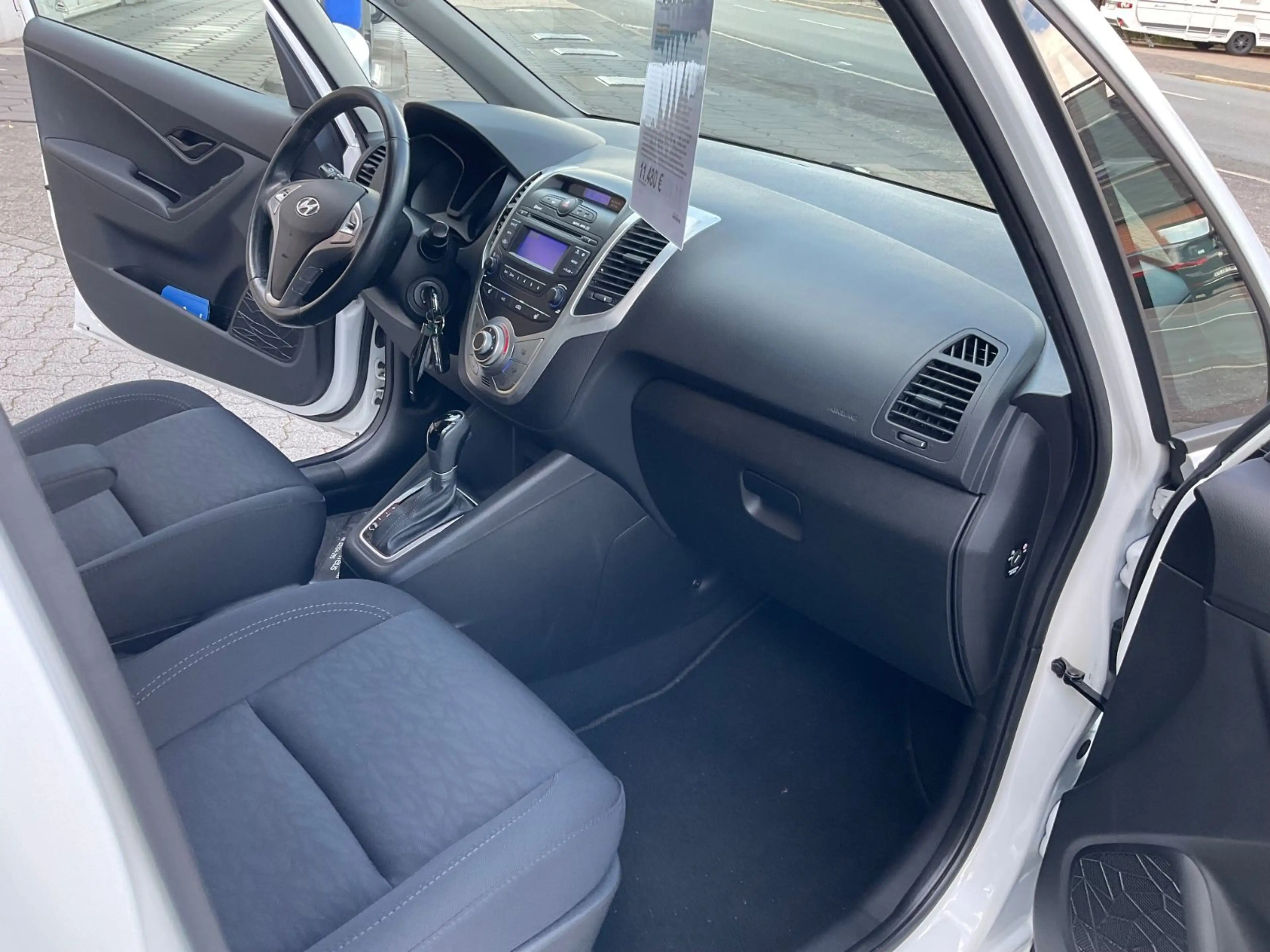 Hyundai iX20 1,6 YES! Silver Automatik — photo 4
