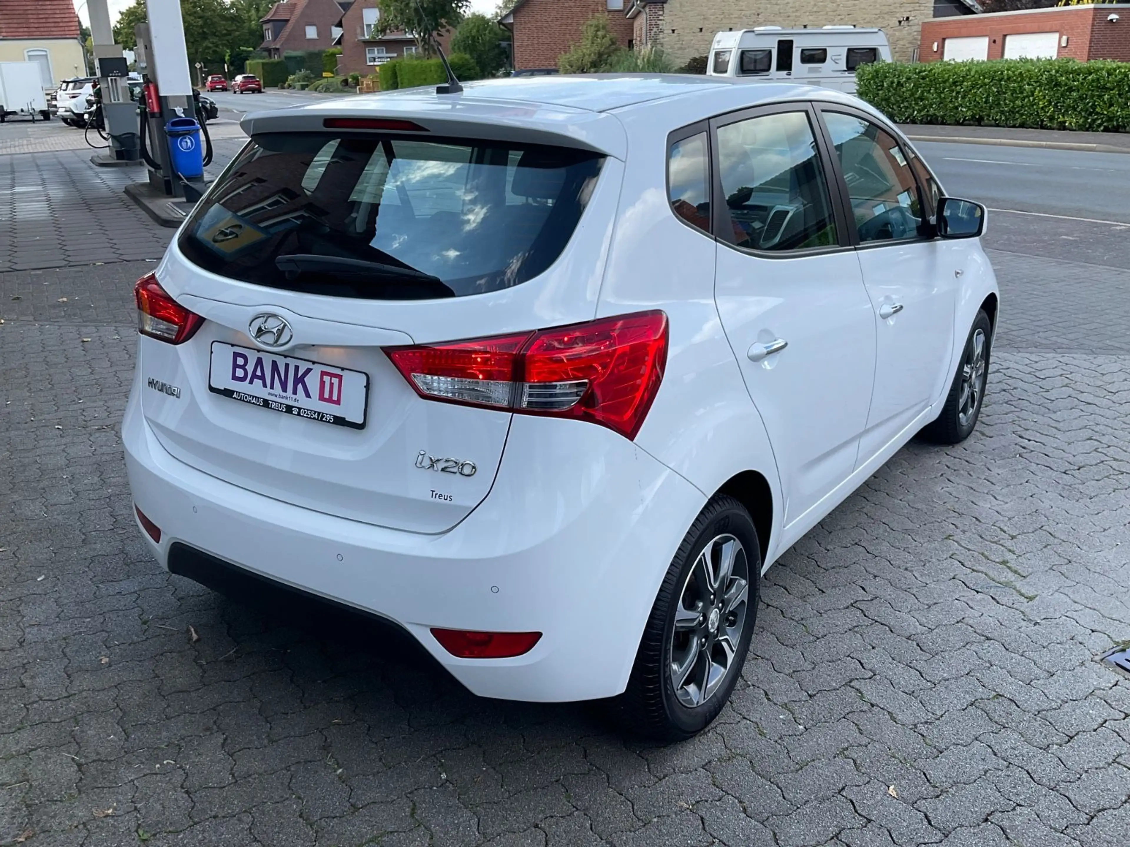 Hyundai iX20 1,6 YES! Silver Automatik — photo 8