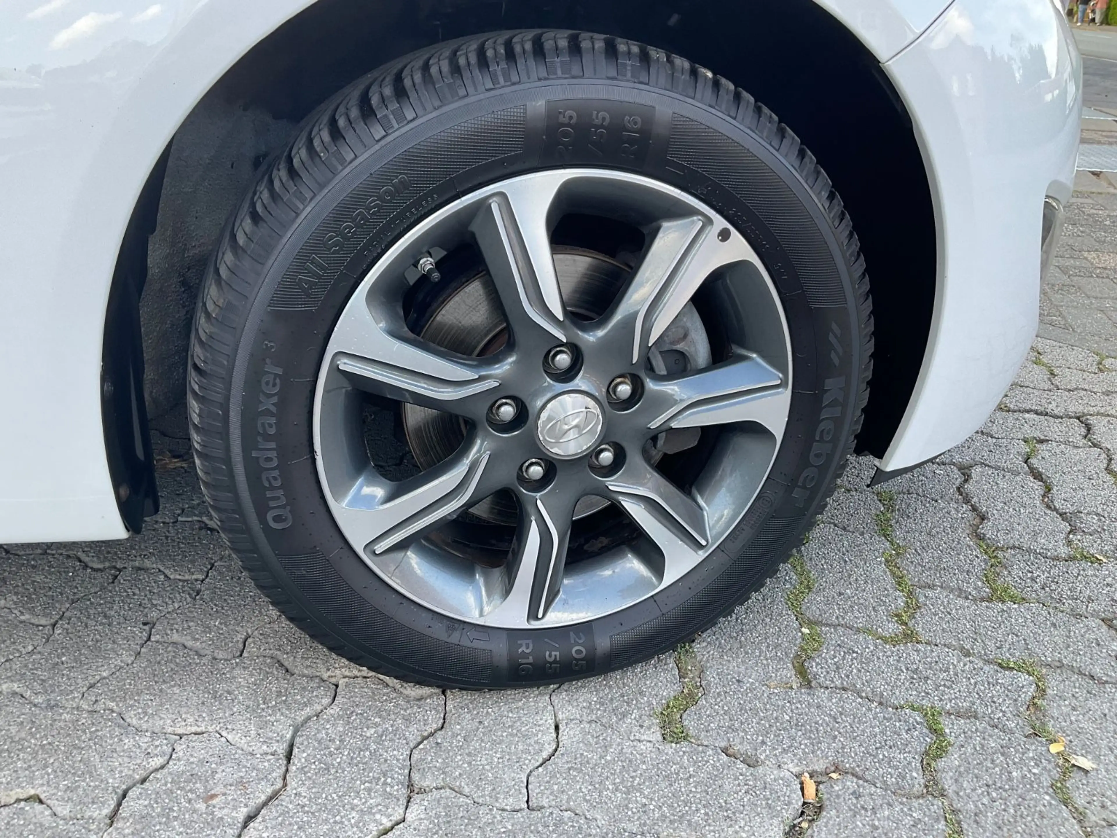 Hyundai iX20 1,6 YES! Silver Automatik — photo 12