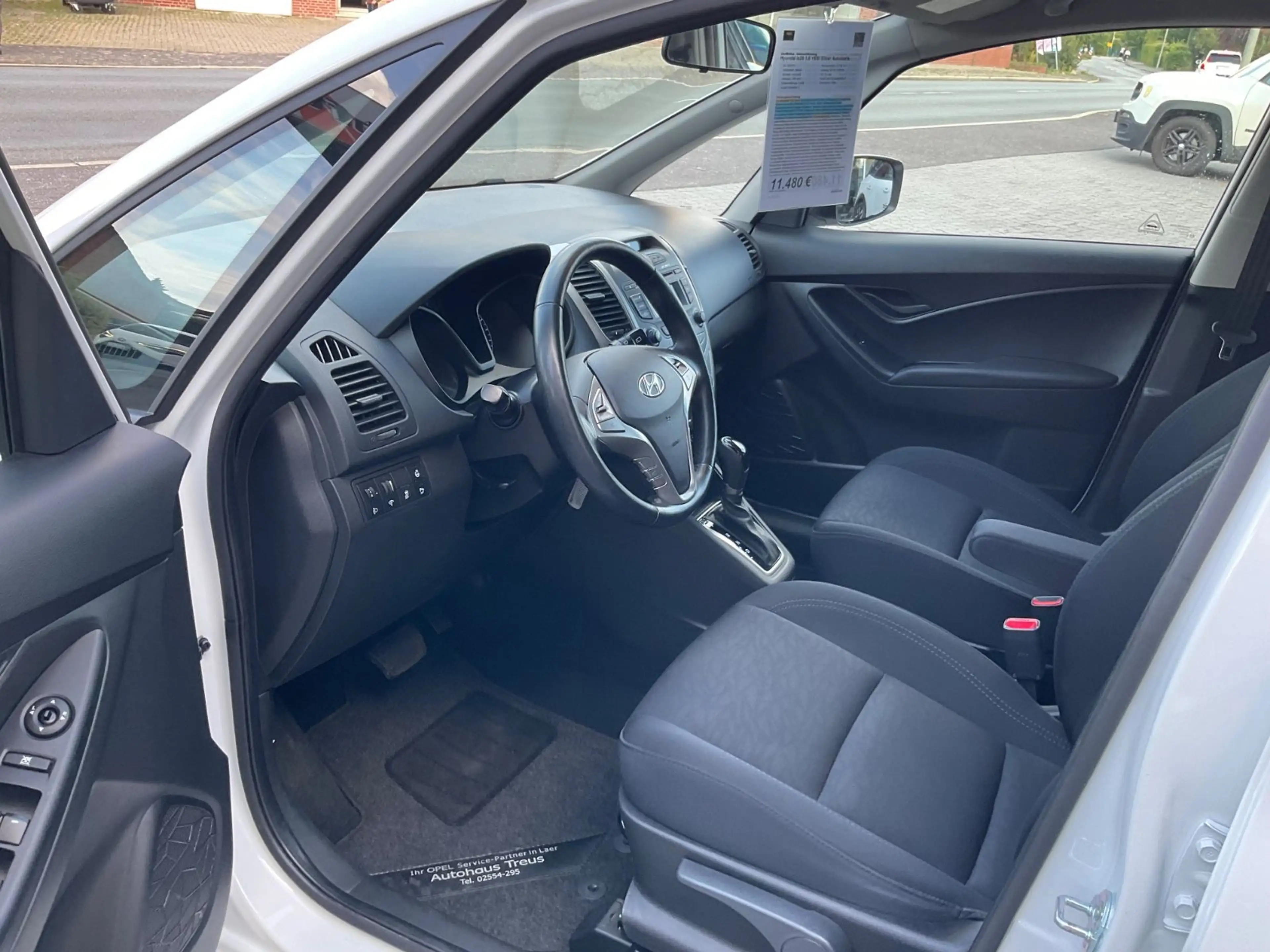 Hyundai iX20 1,6 YES! Silver Automatik — photo 2