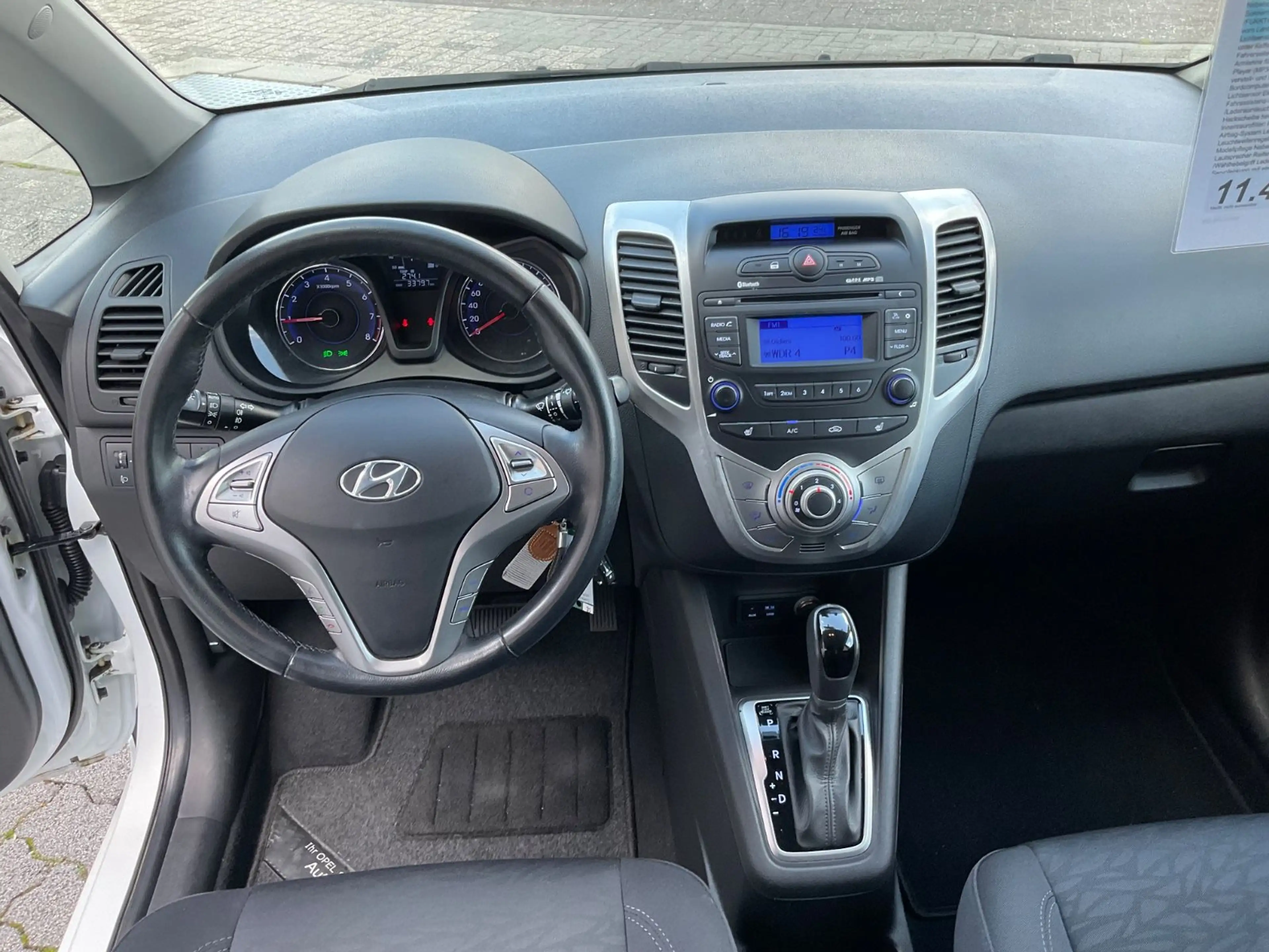 Hyundai iX20 1,6 YES! Silver Automatik — photo 3