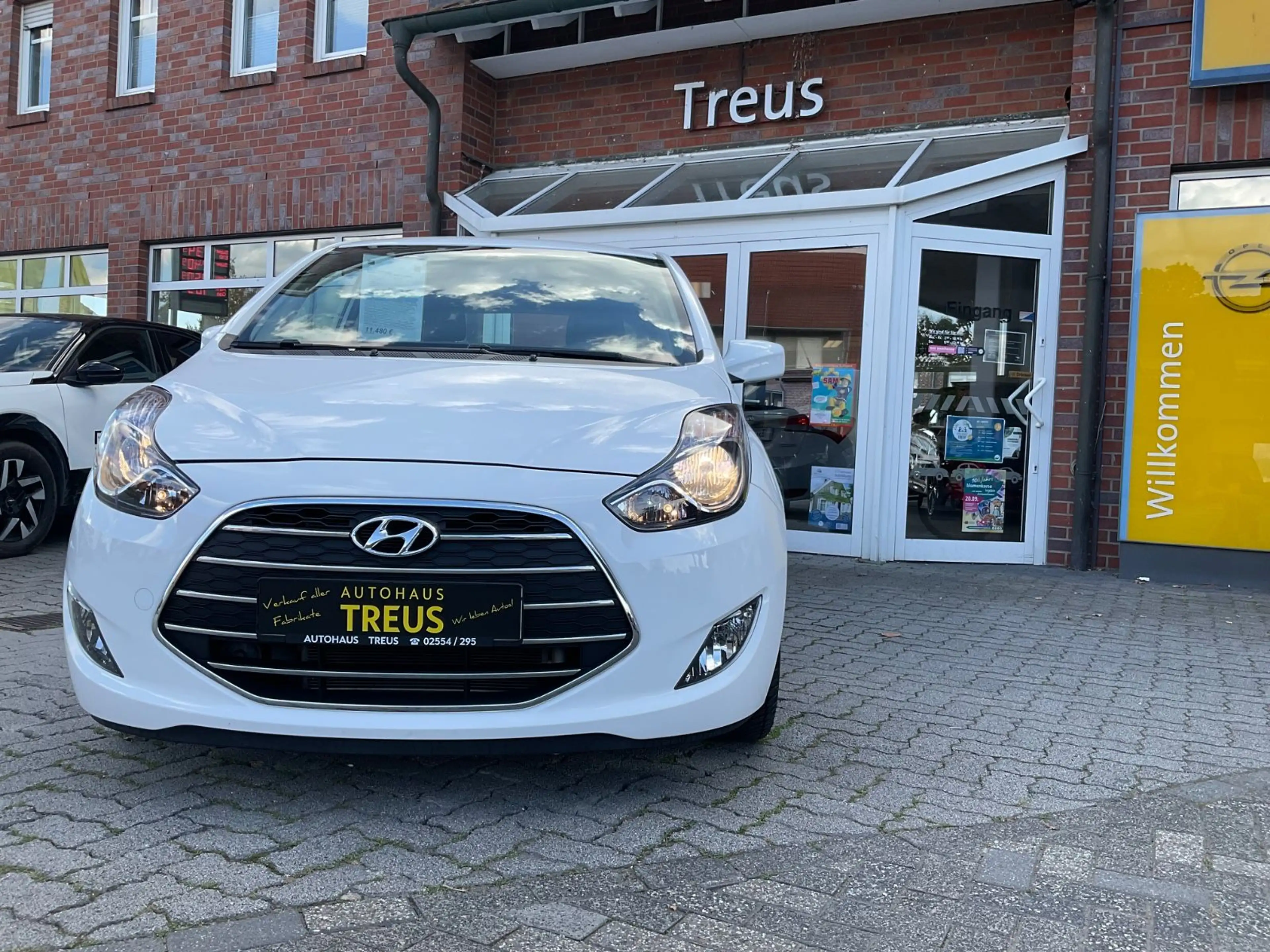 Hyundai iX20 1,6 YES! Silver Automatik — photo 15