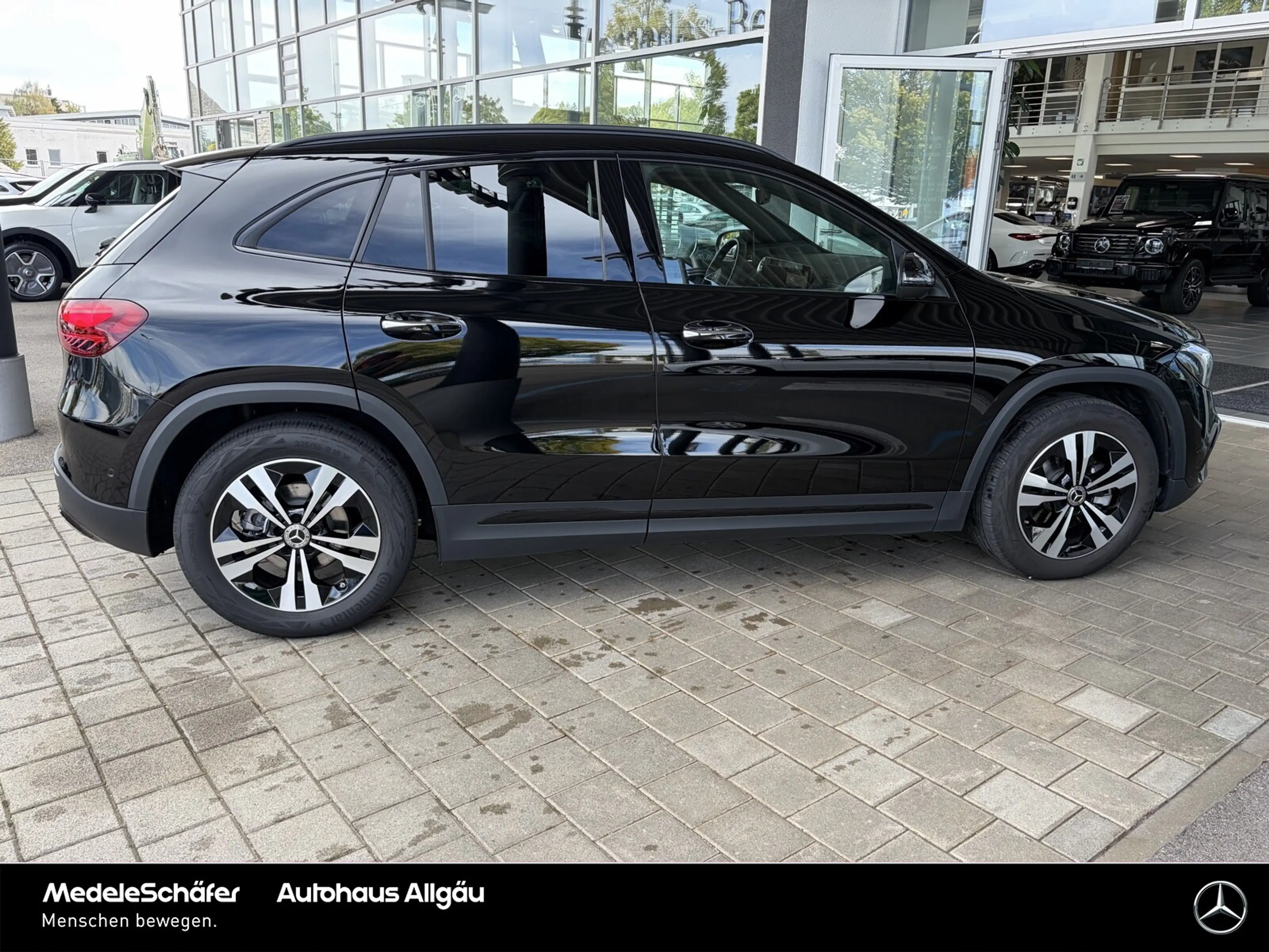 Mercedes-Benz GLA 200 GLA 200 Night Distr AHK PanoSD KeylGO Sound 360 — photo 6