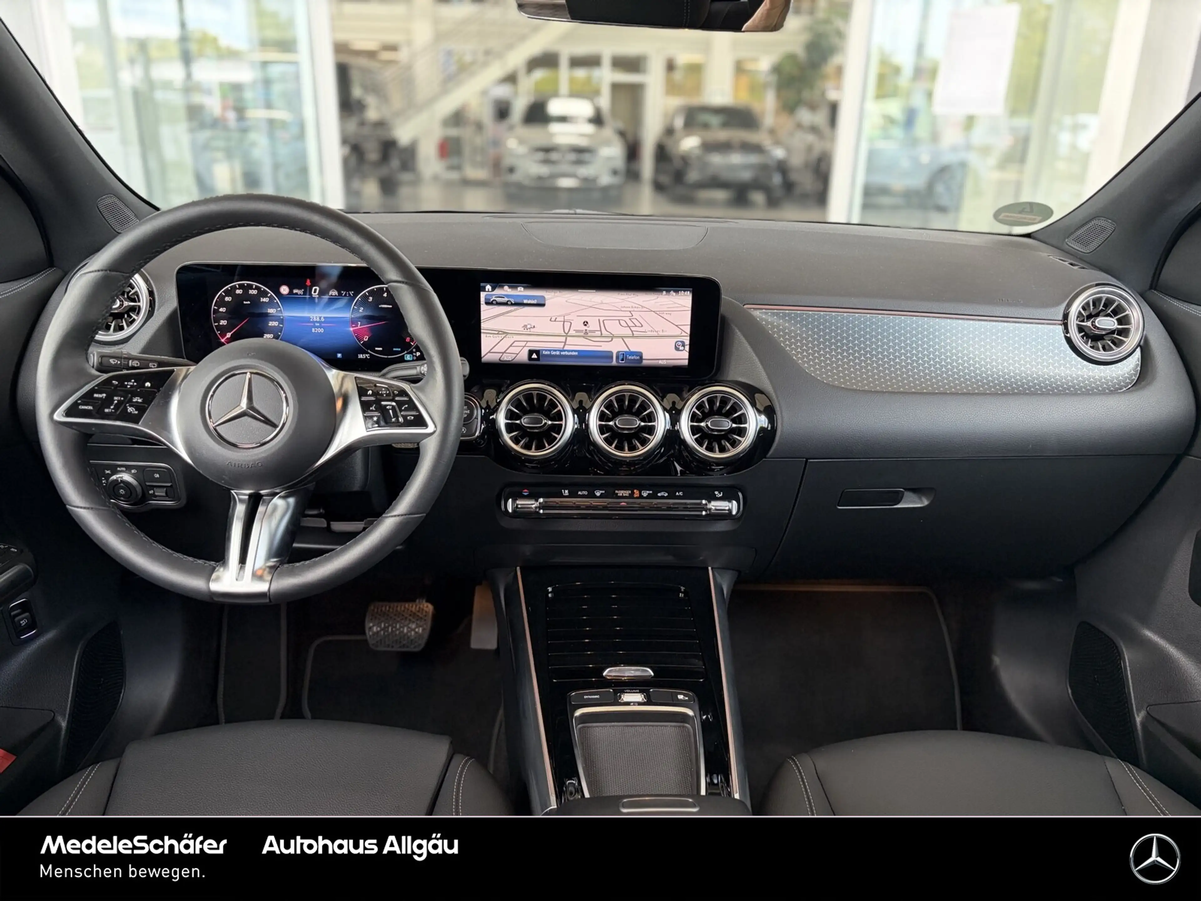 Mercedes-Benz GLA 200 GLA 200 Night Distr AHK PanoSD KeylGO Sound 360 — photo 14