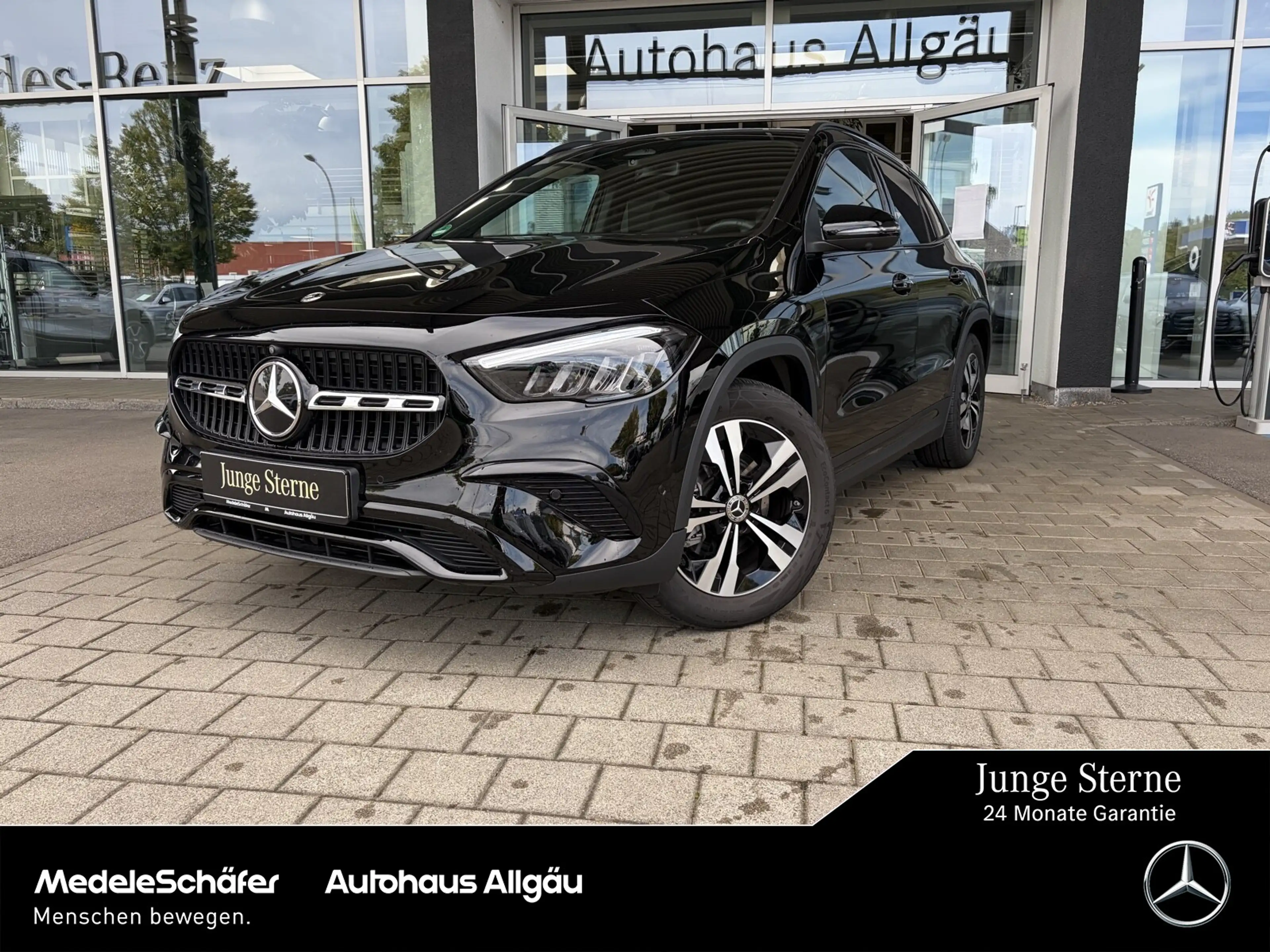 Mercedes-Benz GLA 200 GLA 200 Night Distr AHK PanoSD KeylGO Sound 360
