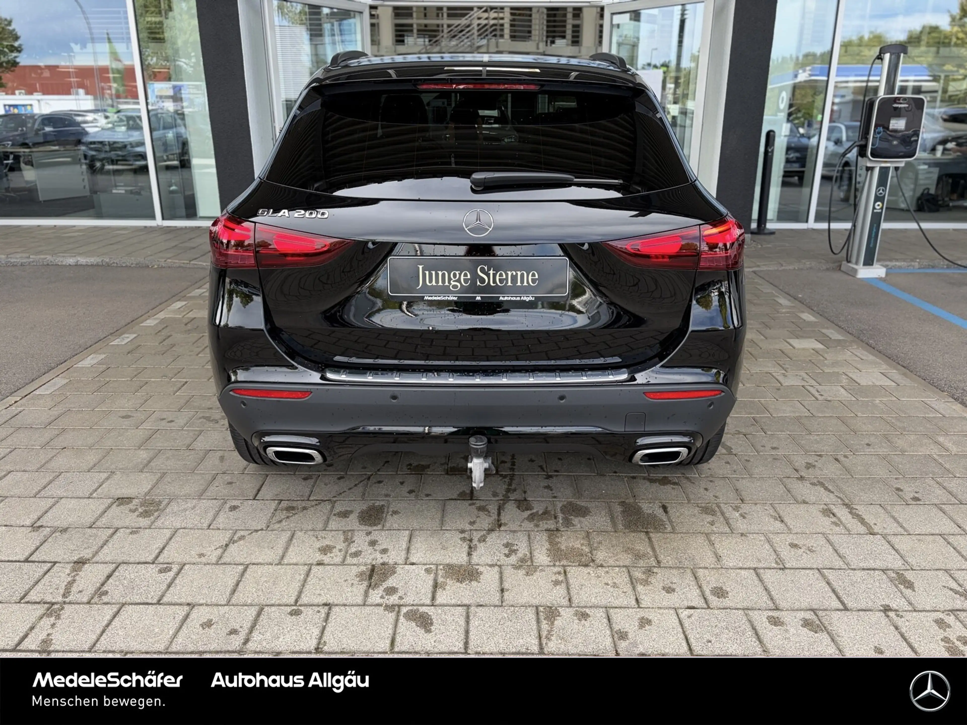 Mercedes-Benz GLA 200 GLA 200 Night Distr AHK PanoSD KeylGO Sound 360 — photo 9