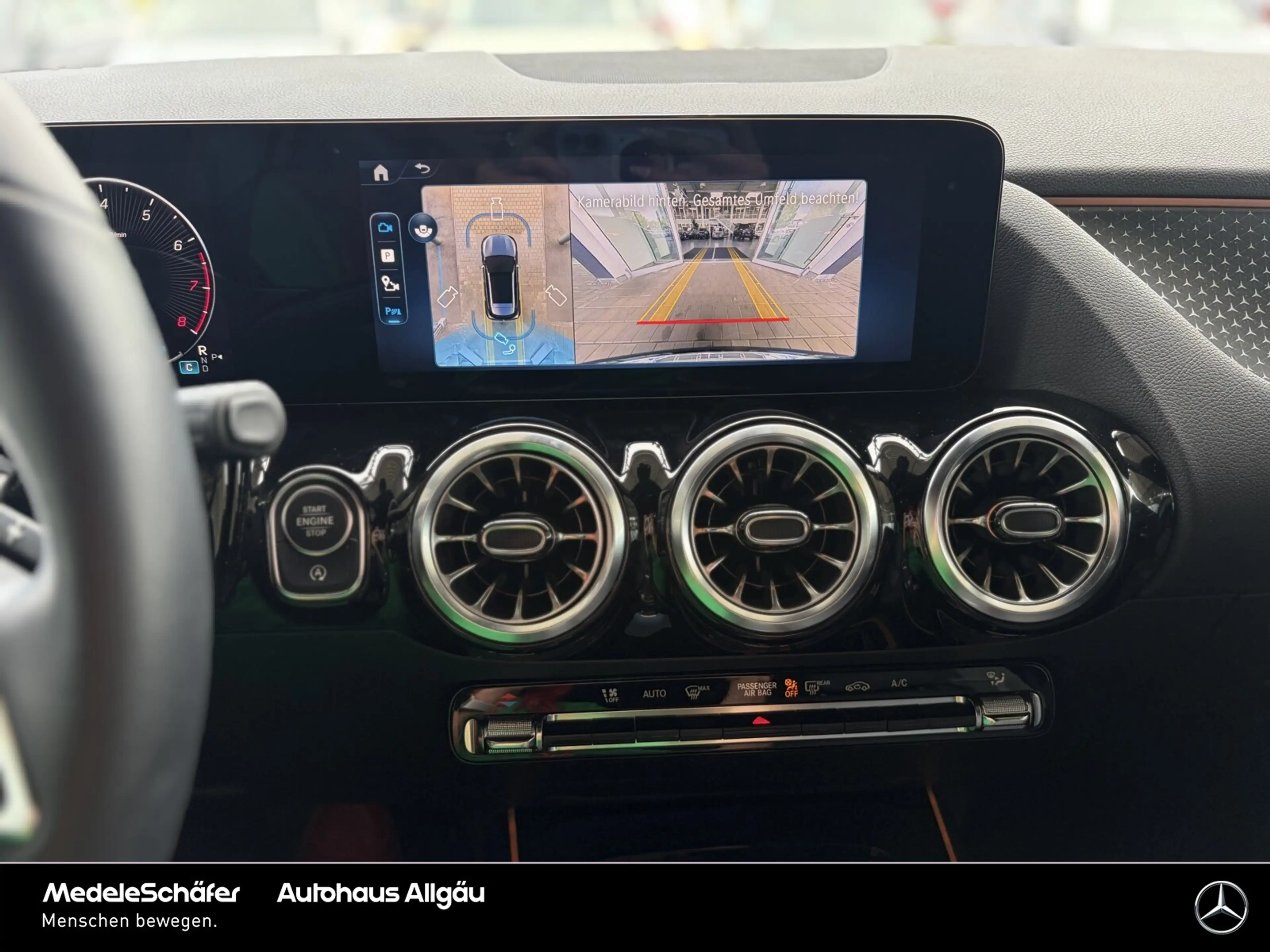 Mercedes-Benz GLA 200 GLA 200 Night Distr AHK PanoSD KeylGO Sound 360 — photo 15