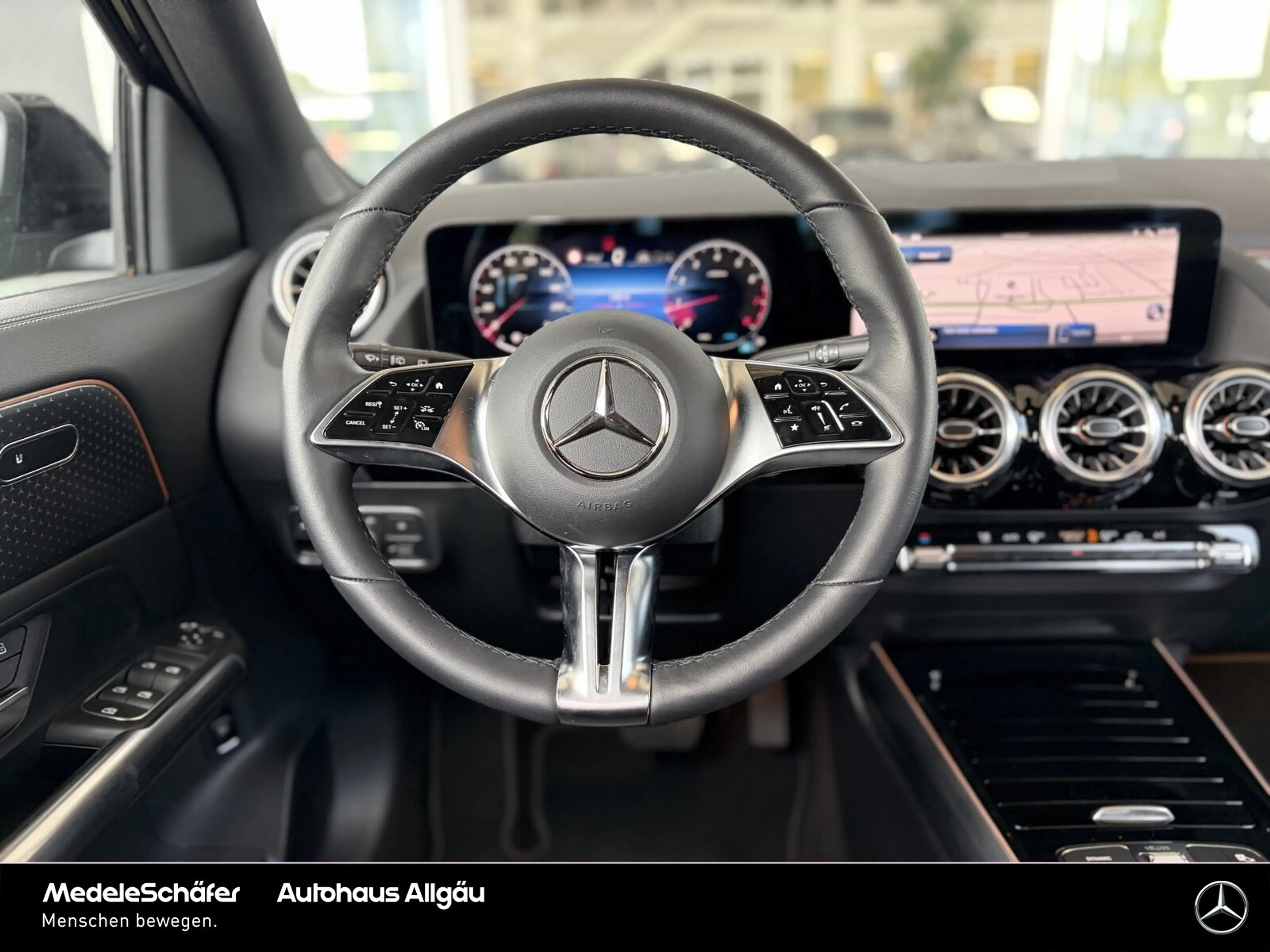 Mercedes-Benz GLA 200 GLA 200 Night Distr AHK PanoSD KeylGO Sound 360 — photo 13
