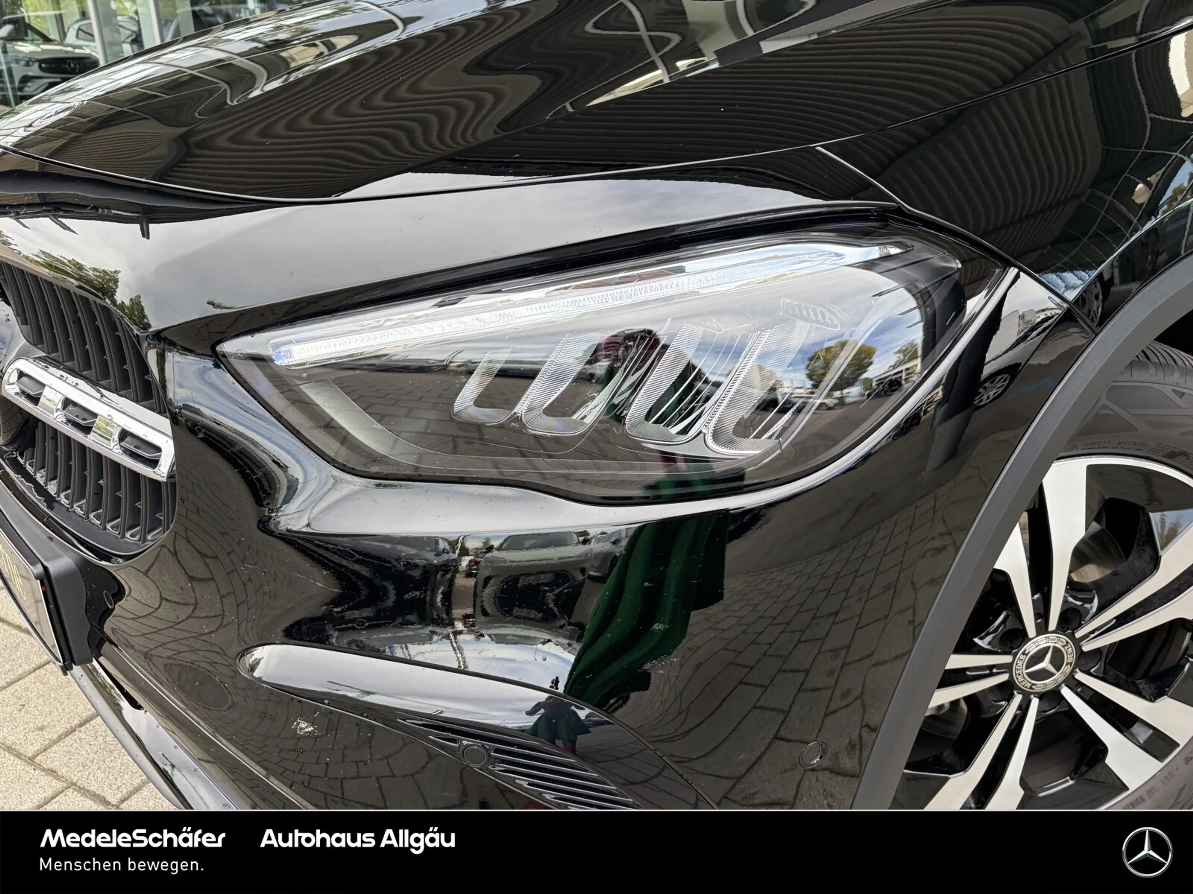 Mercedes-Benz GLA 200 GLA 200 Night Distr AHK PanoSD KeylGO Sound 360 — photo 3