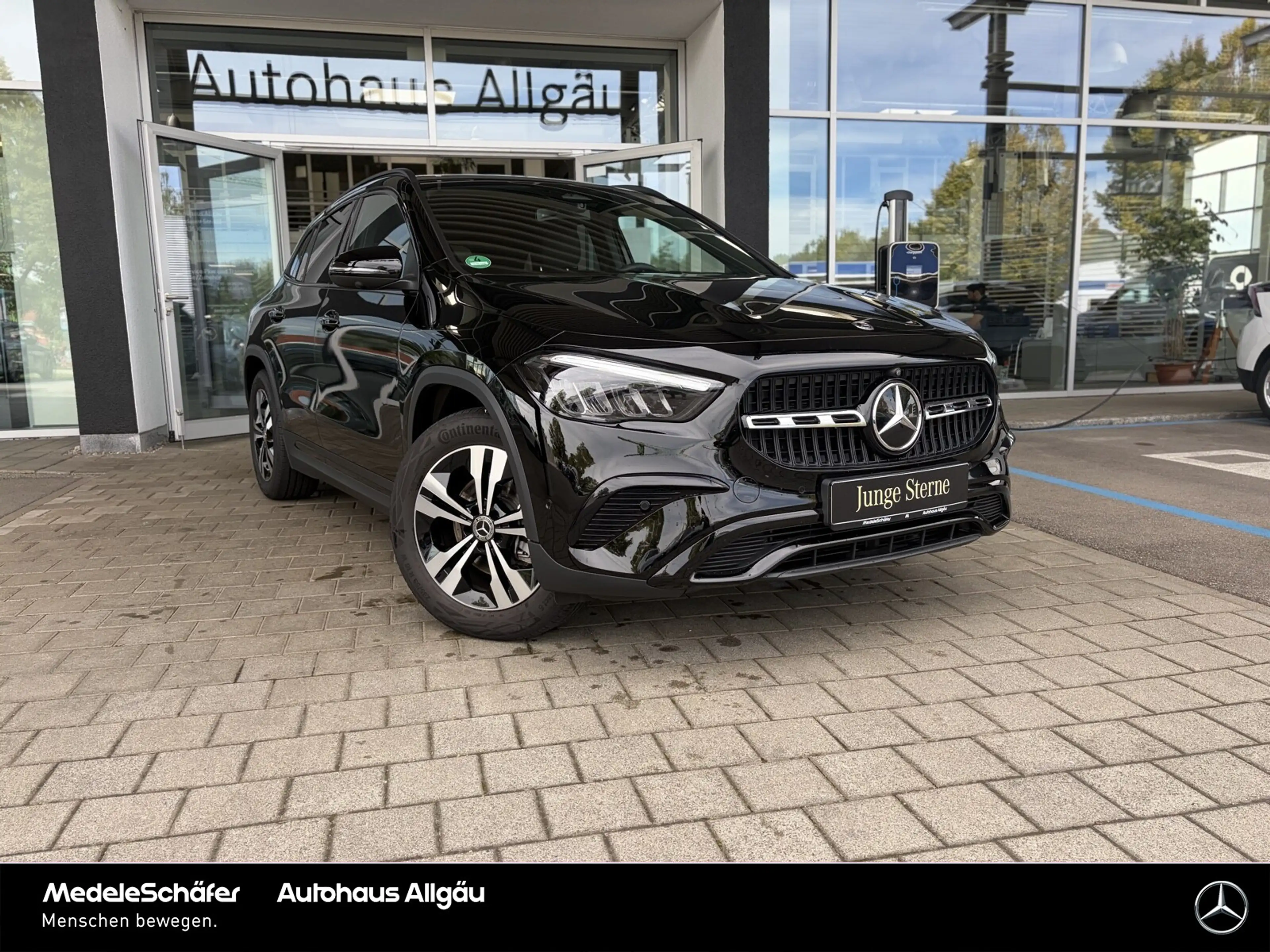 Mercedes-Benz GLA 200 GLA 200 Night Distr AHK PanoSD KeylGO Sound 360 — photo 5