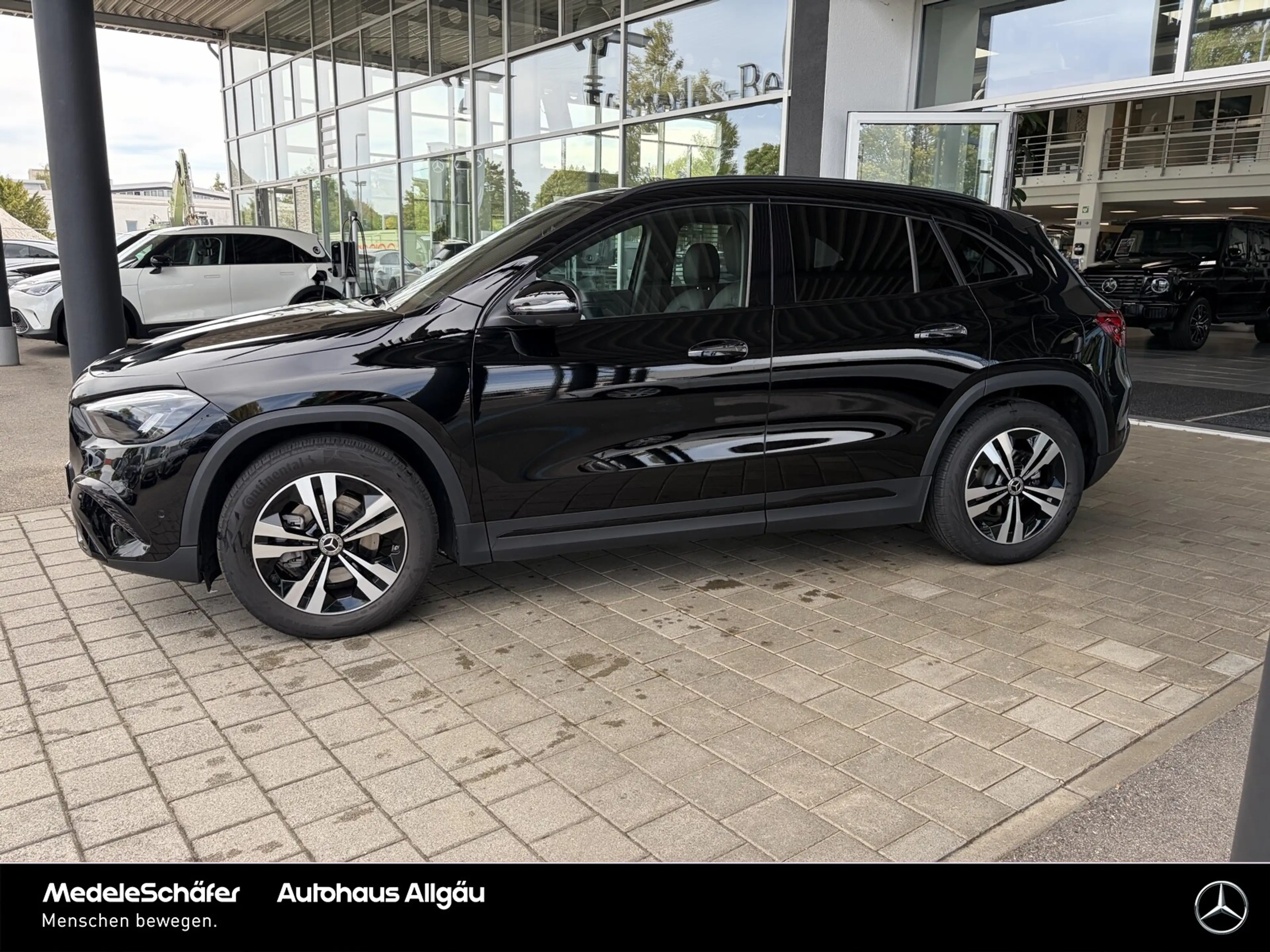 Mercedes-Benz GLA 200 GLA 200 Night Distr AHK PanoSD KeylGO Sound 360 — photo 7