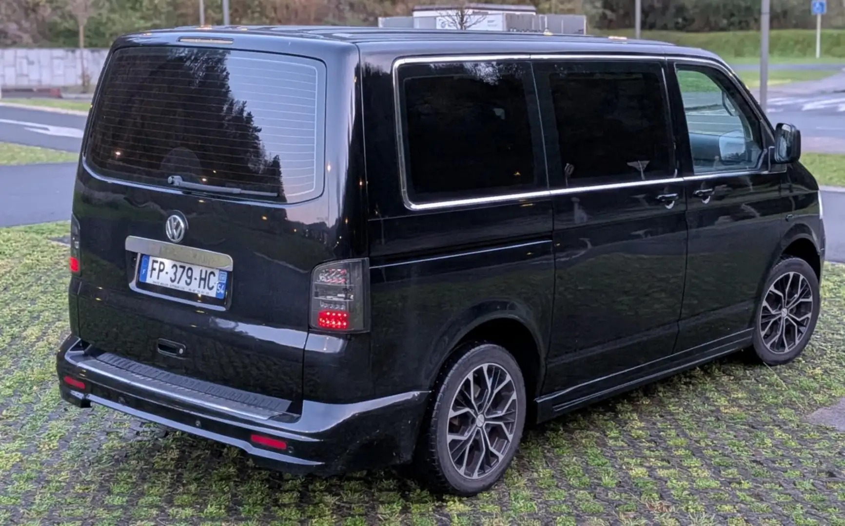 Volkswagen T5 Multivan 1.9 TDI 104 (6pl) Zwart - 2