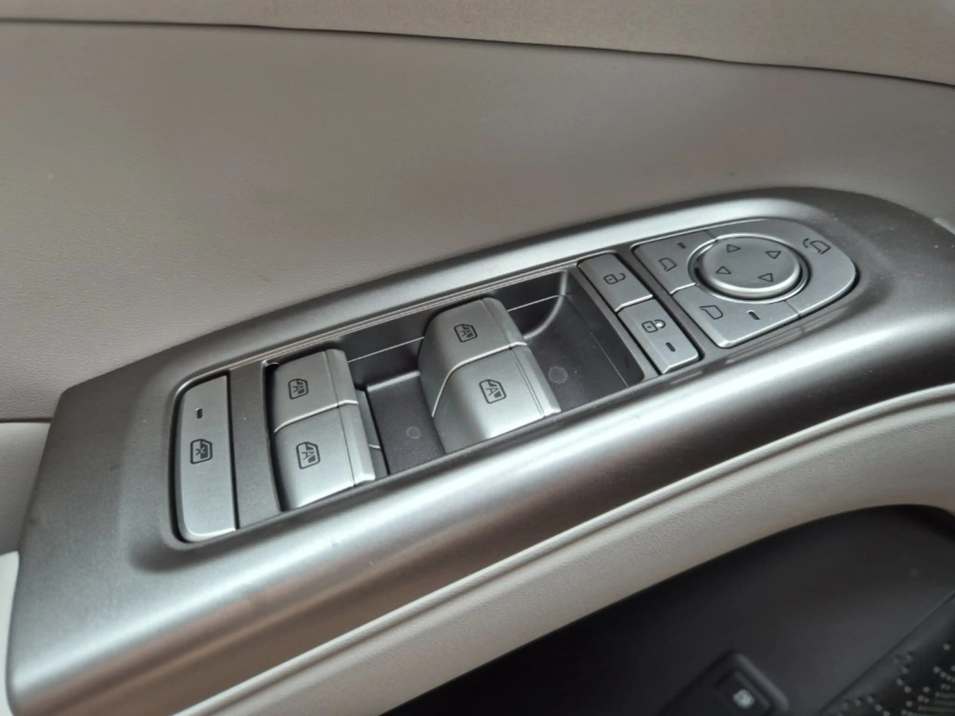 BYD Dolphin G DM-i Comfort — photo 9