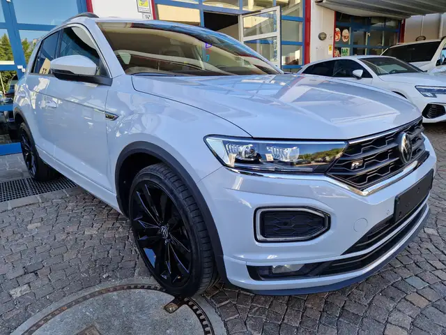 Volkswagen T-Roc view 2