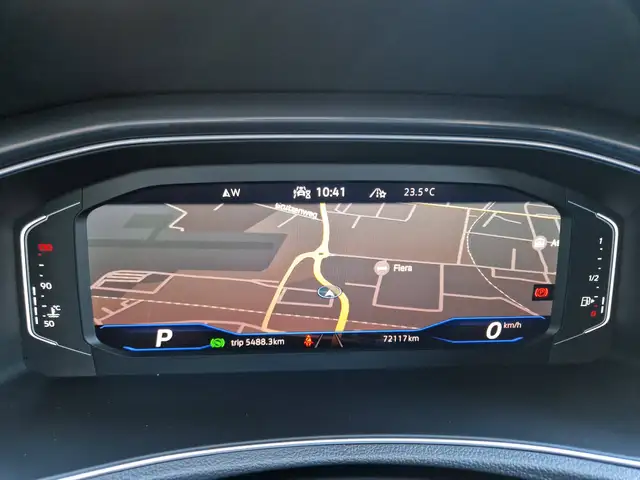 Volkswagen T-Roc view 13