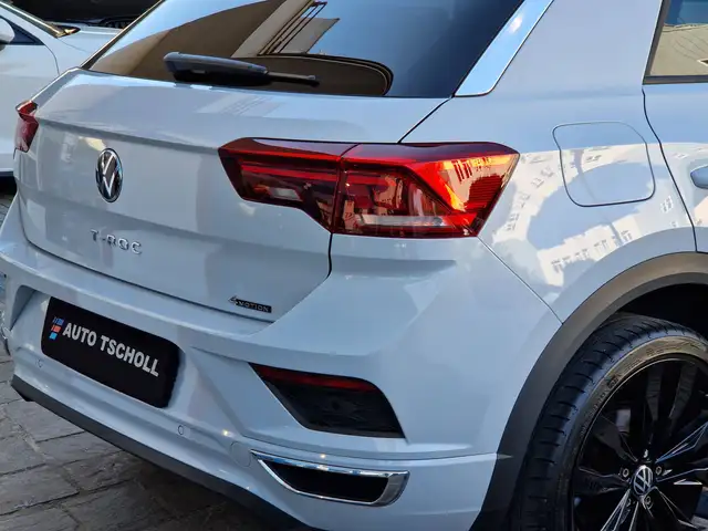 Volkswagen T-Roc view 5