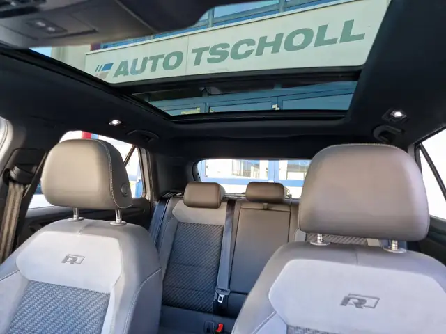 Volkswagen T-Roc view 17