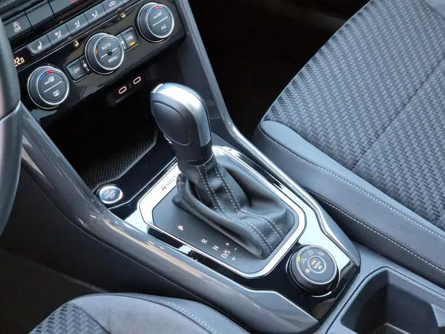 Volkswagen T-Roc view 18