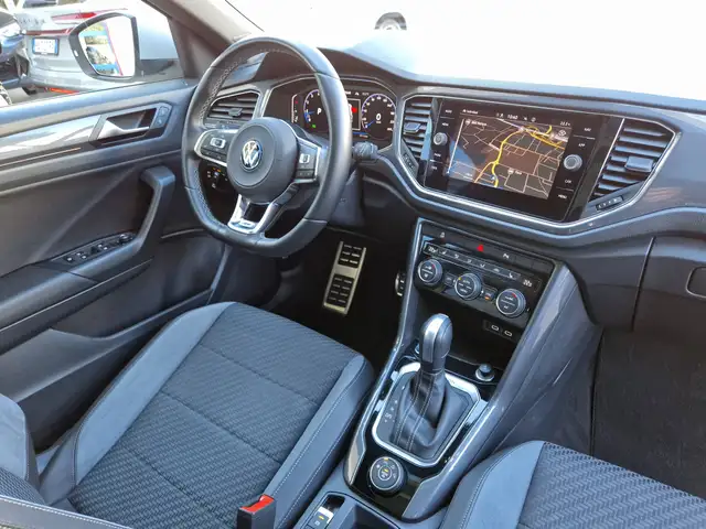 Volkswagen T-Roc view 8