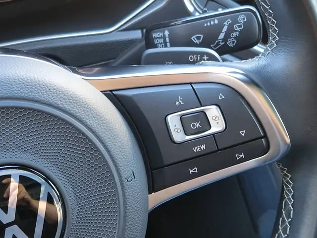 Volkswagen T-Roc view 12