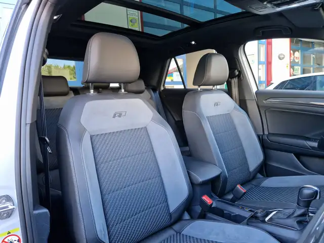 Volkswagen T-Roc view 9