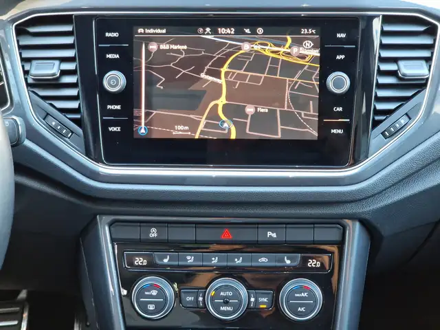 Volkswagen T-Roc view 14
