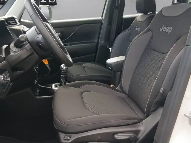 Jeep Renegade view 9