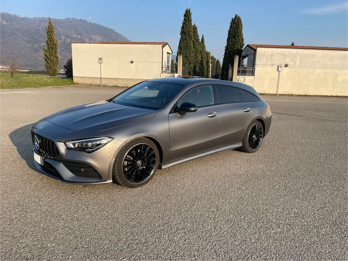 Mercedes-Benz CLA 200 Shooting Brake d Premium auto Grigio - 2