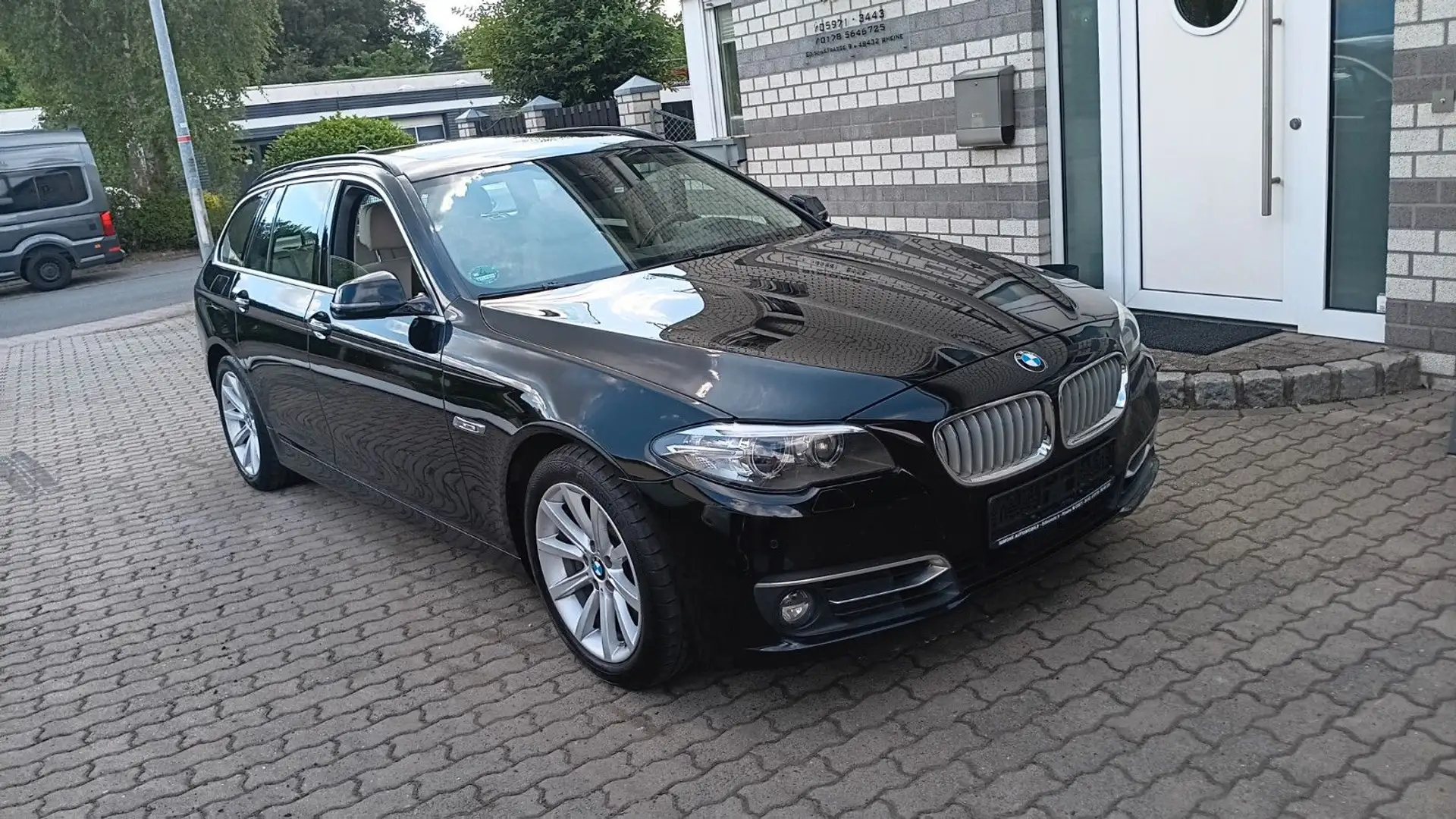 BMW 530 d Tour Modellpflege/Panorama AHK schwenkbar. Negro - 2