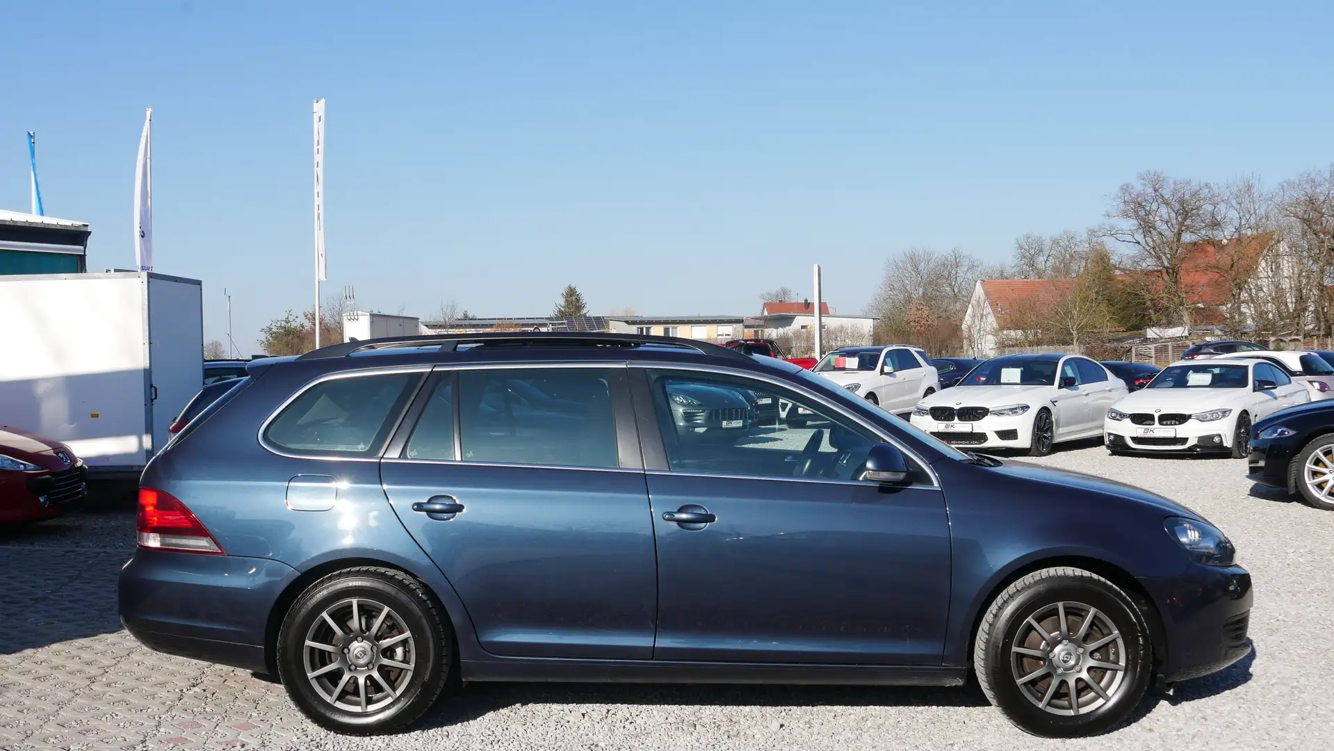 Volkswagen Golf Variant 1.6  Automatik   Einparkhilfe Sitzheizung . Klima Blau - 2