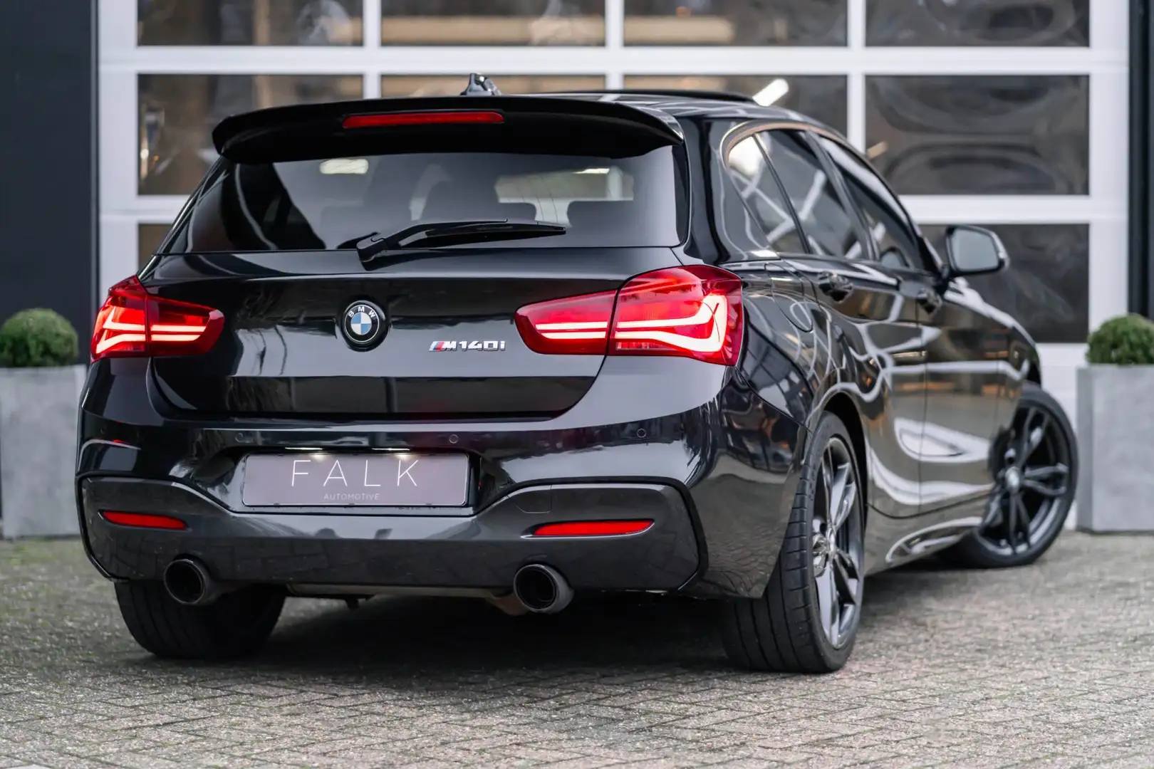 BMW 140 1-serie M140i Edition Shadow High Executive Remus Černá - 2