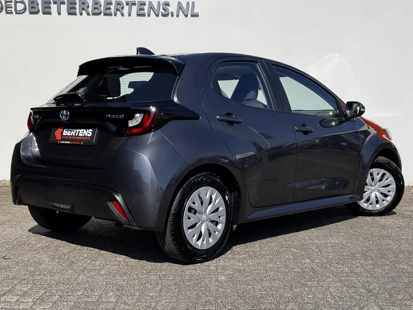 Toyota Yaris 1.5 Hybrid Active | Parkeercamera | Apple Carplay Grijs - 2