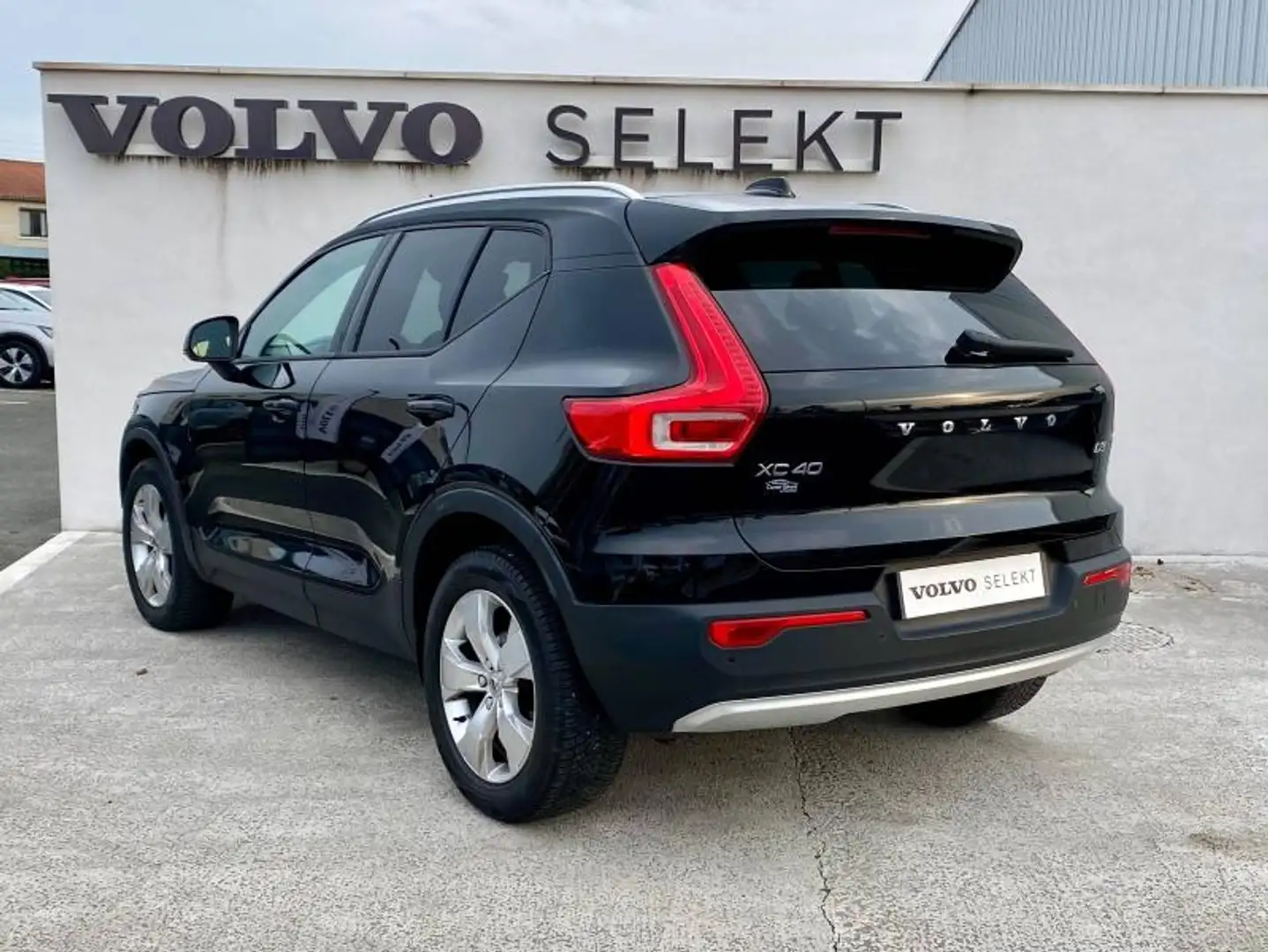 Volvo XC40 D3 AdBlue 150ch Momentum Geartronic 8 Noir - 2