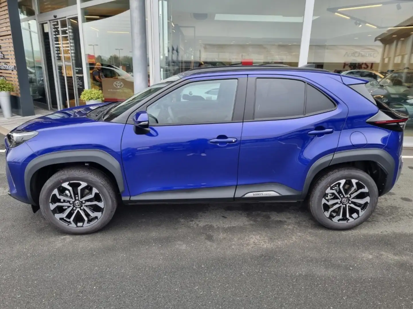 Toyota Yaris Cross - 1,5l 4x2 HY Active Drive *SAFETY-PAKET* Blau - 2