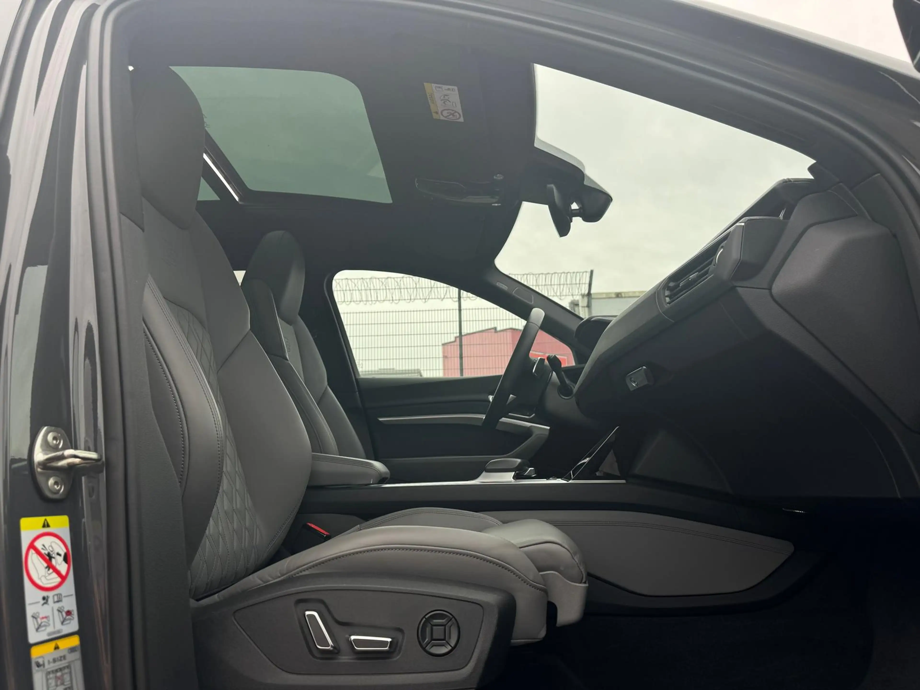 Audi SQ8 e-tron ACC HuD PANO S-SITZE DIGI-MATRIX 22Z — photo 14