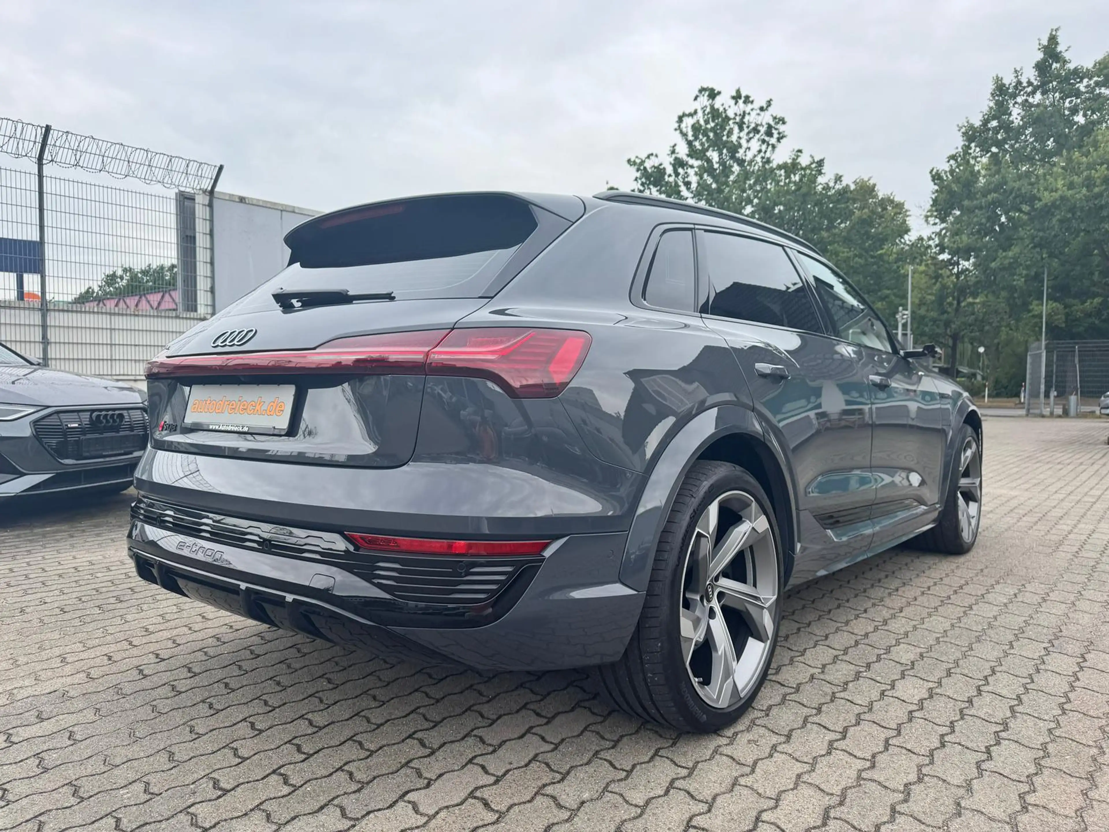 Audi SQ8 e-tron ACC HuD PANO S-SITZE DIGI-MATRIX 22Z — photo 7