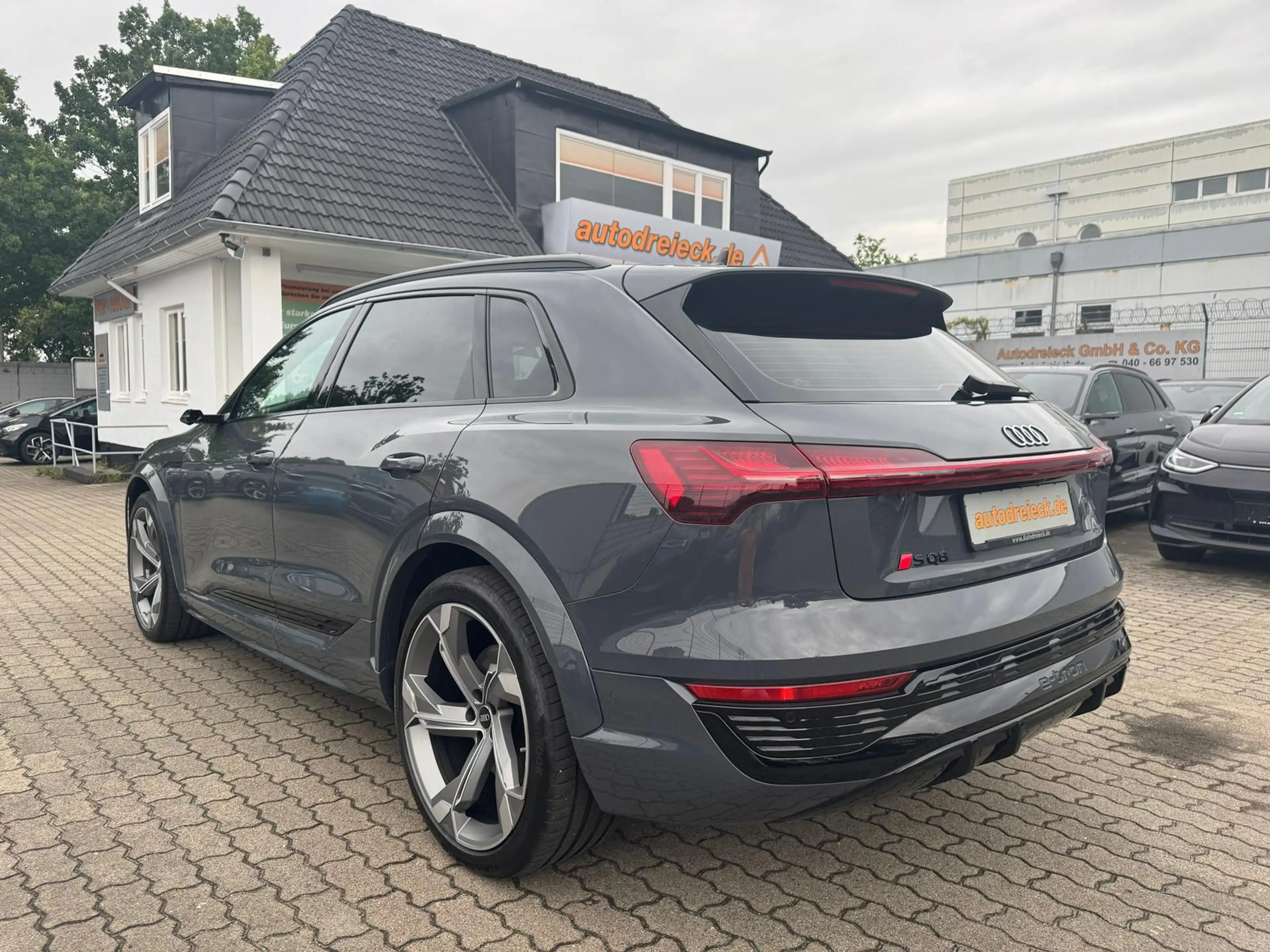Audi SQ8 e-tron ACC HuD PANO S-SITZE DIGI-MATRIX 22Z — photo 10