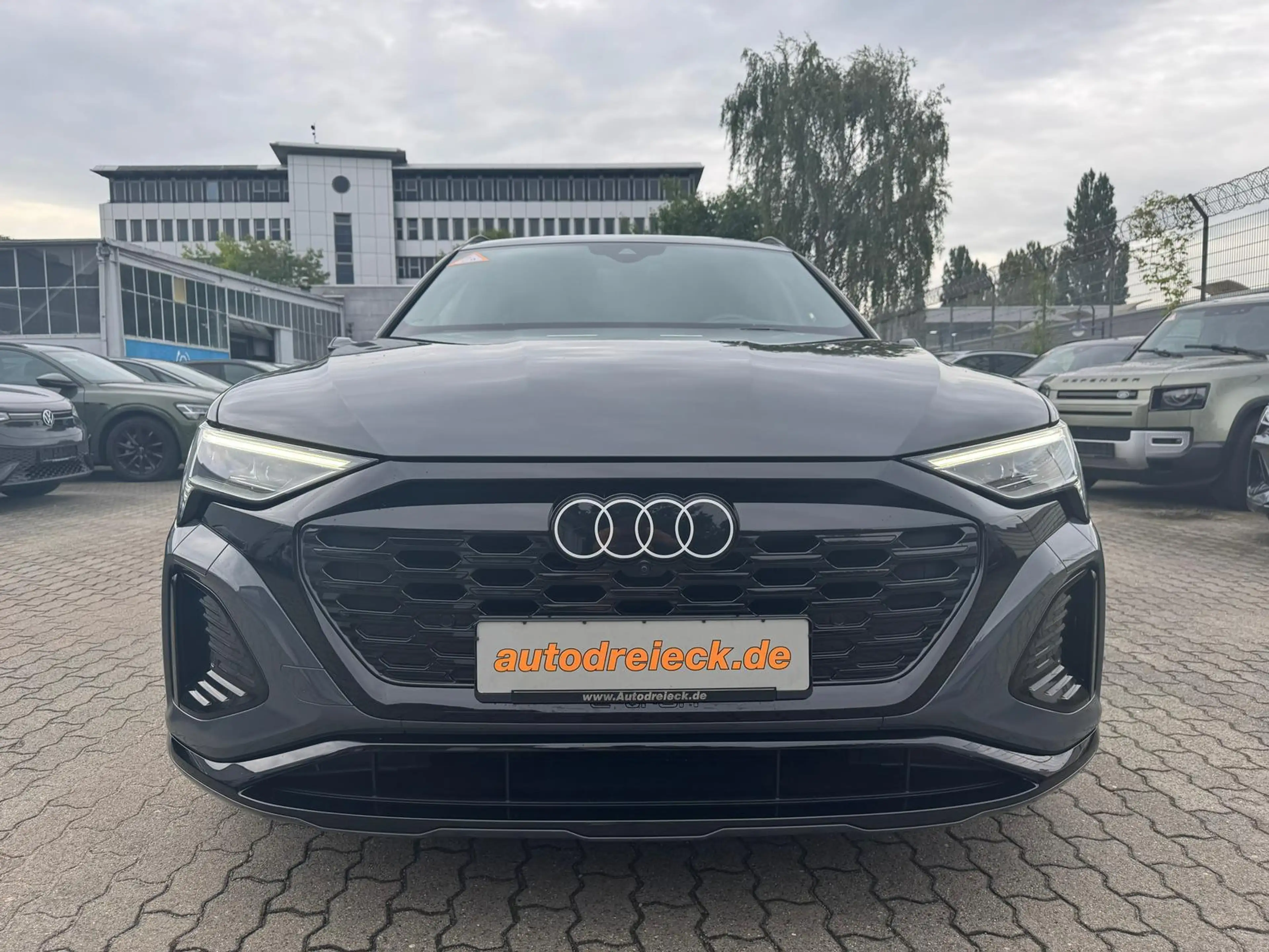 Audi SQ8 e-tron ACC HuD PANO S-SITZE DIGI-MATRIX 22Z — photo 4