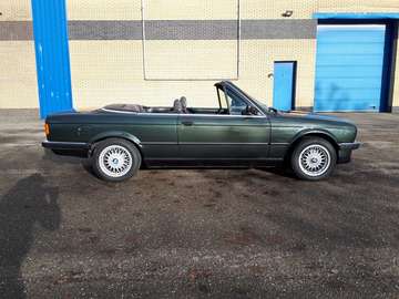 i cabrio E30 (1986) dark green manual 6 cyl. 32 yr