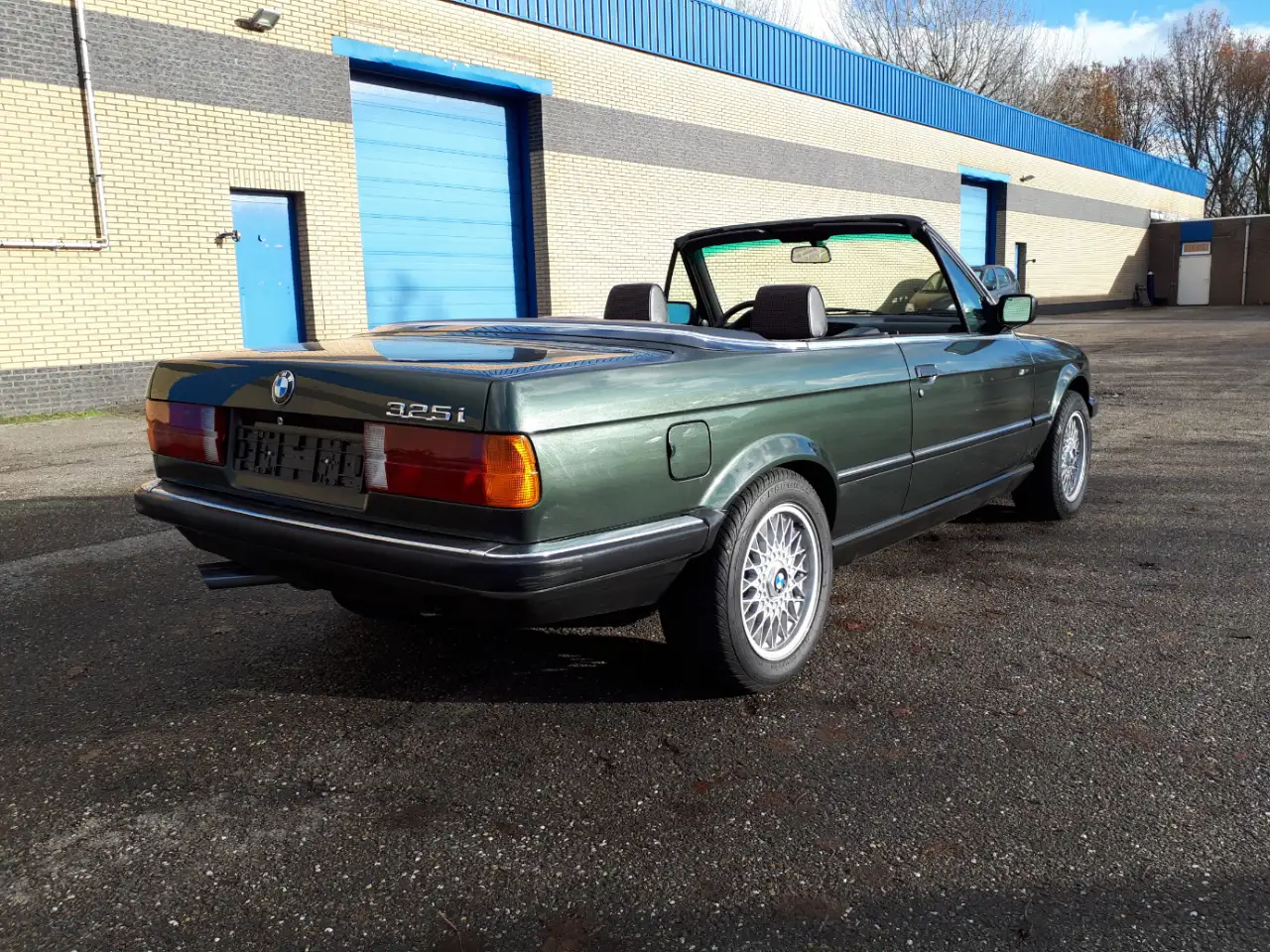 BMW 325 i cabrio E30 (1986) dark green manual 6 cyl. 32 yr, foto 2